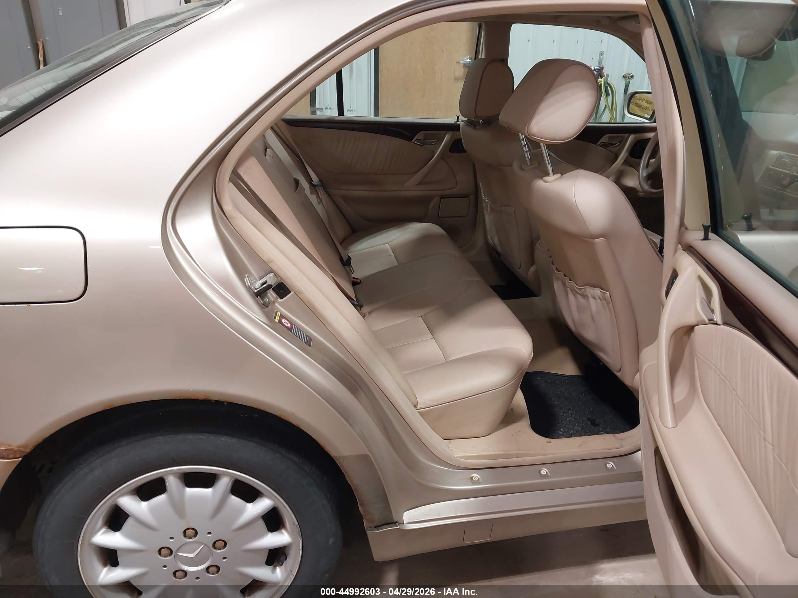 MERCEDES-BENZ E image 8
