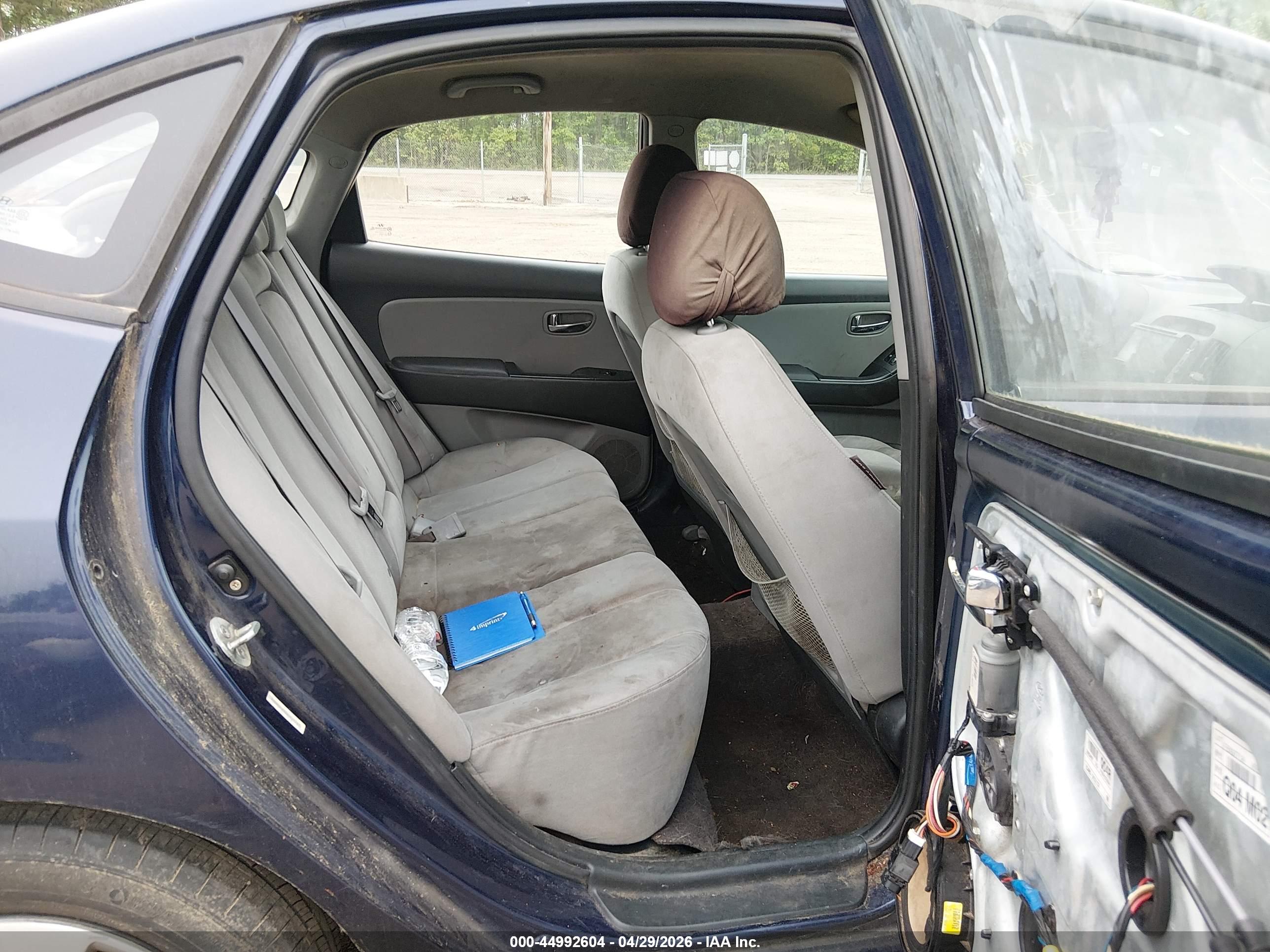 HYUNDAI ELANTRA image 8