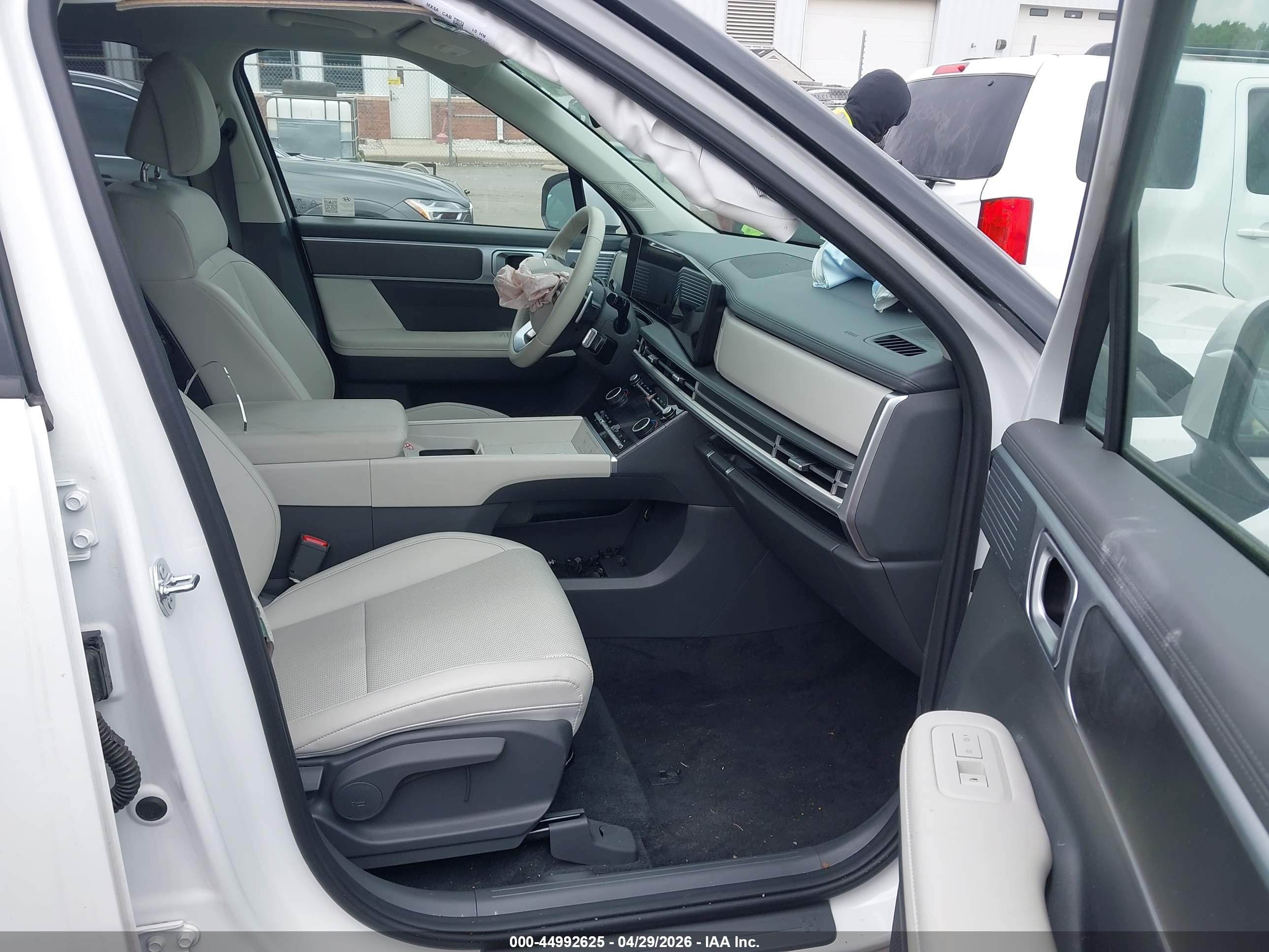 HYUNDAI SANTA image 5