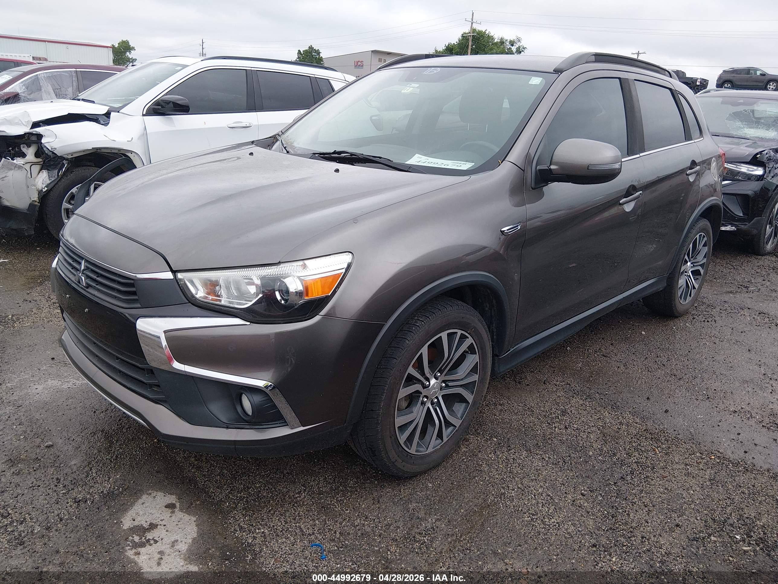 MITSUBISHI OUTLANDER image 2