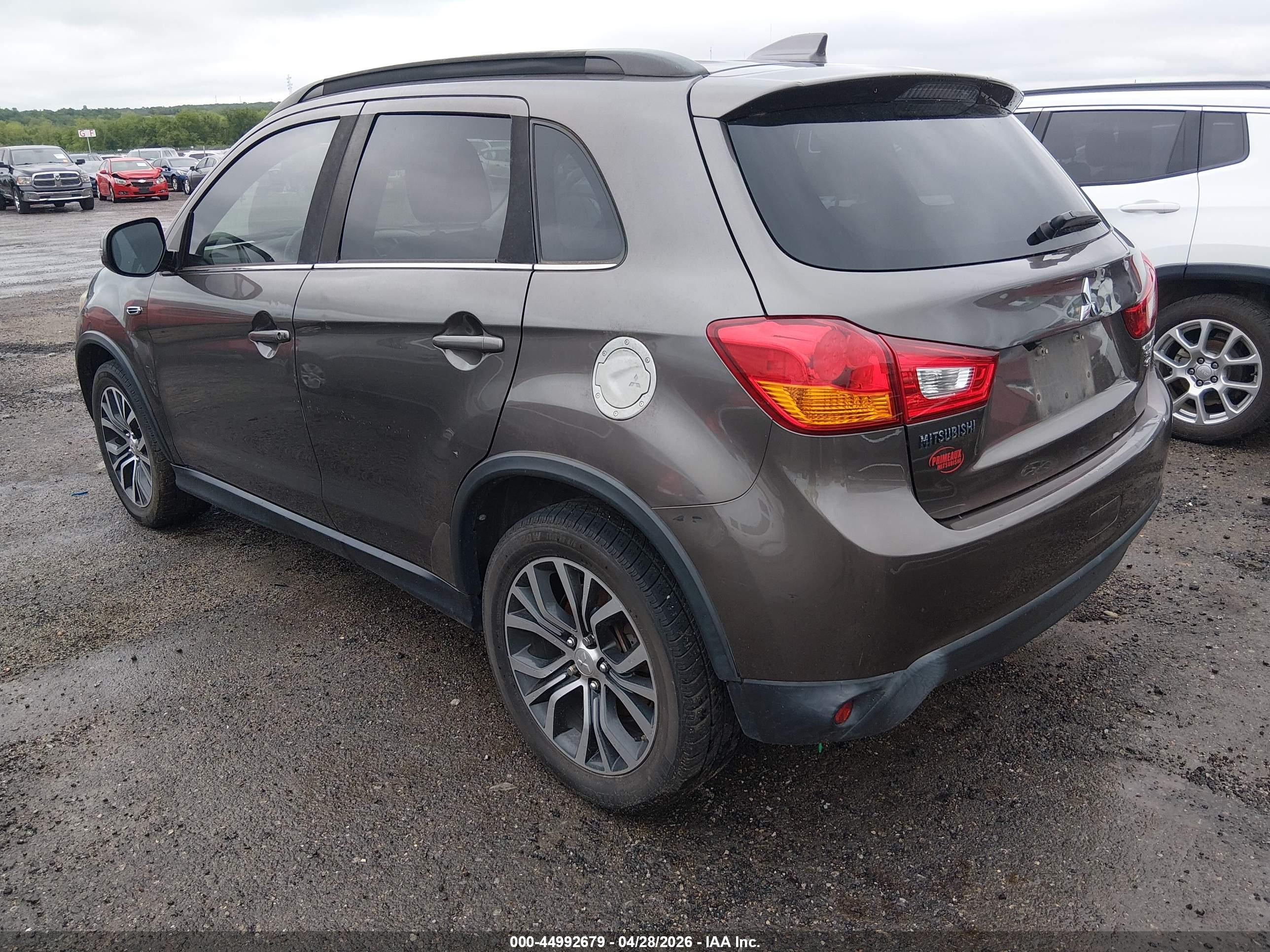 MITSUBISHI OUTLANDER image 3
