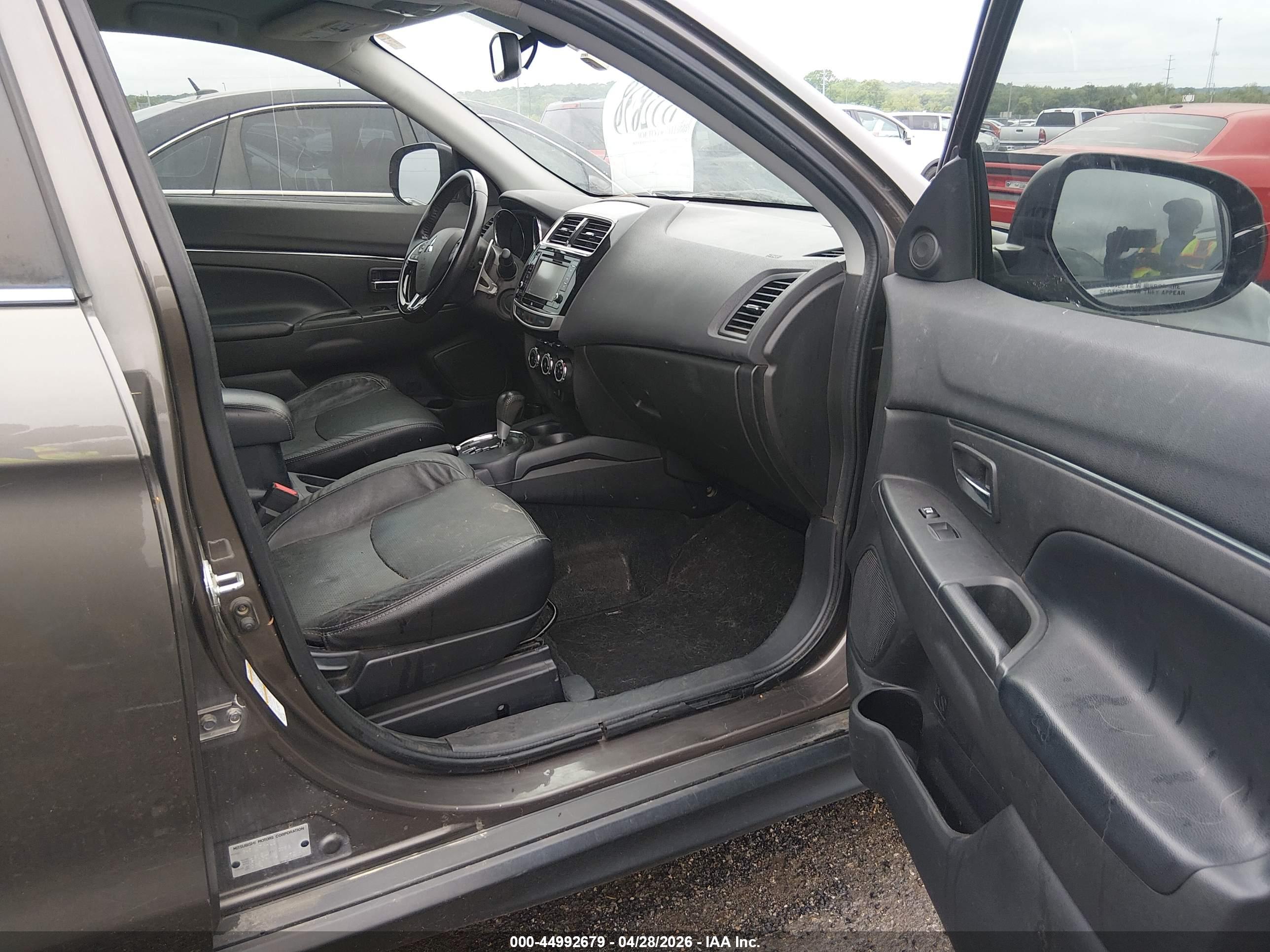 MITSUBISHI OUTLANDER image 5