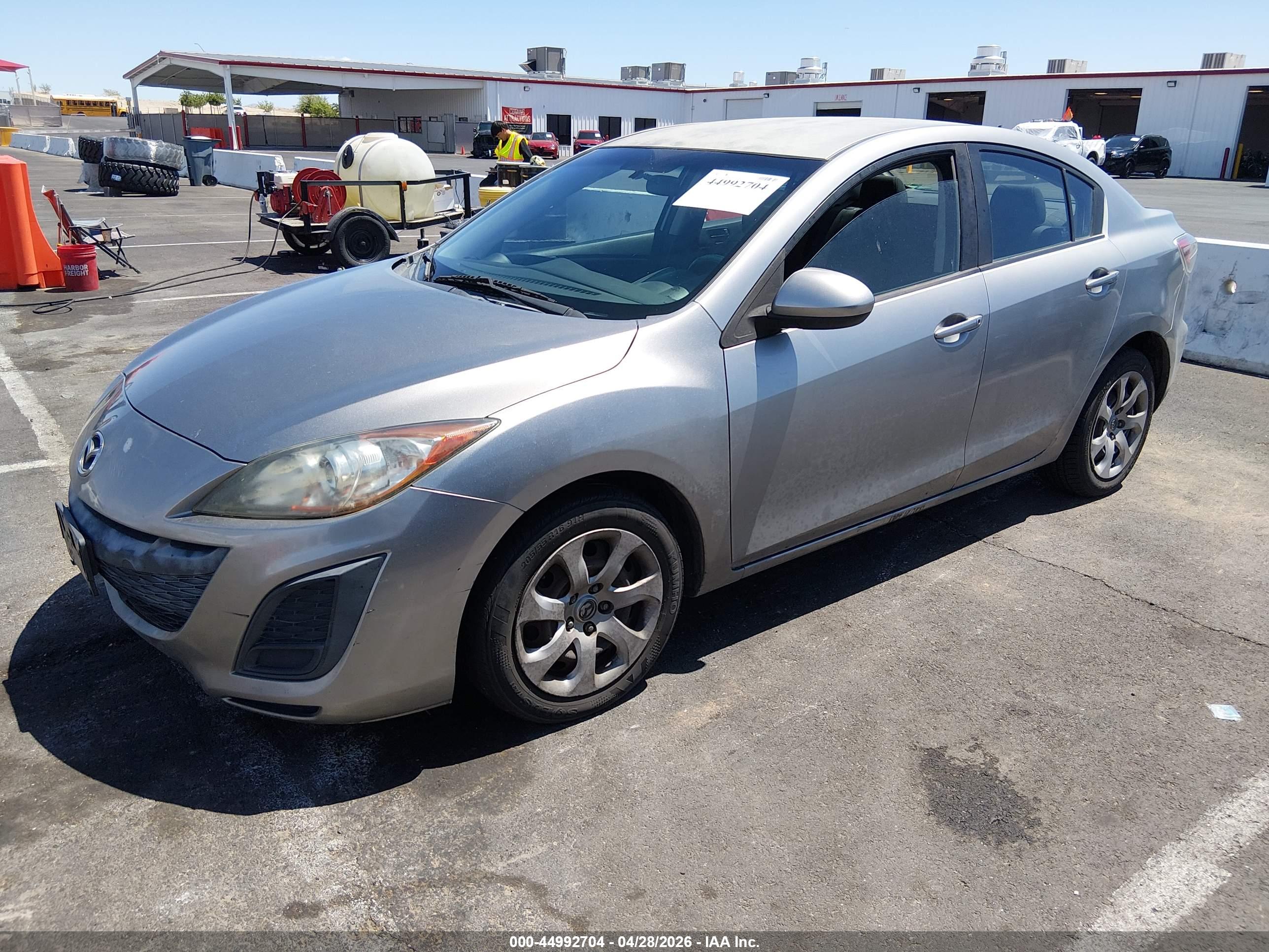 MAZDA MAZDA3 image 2