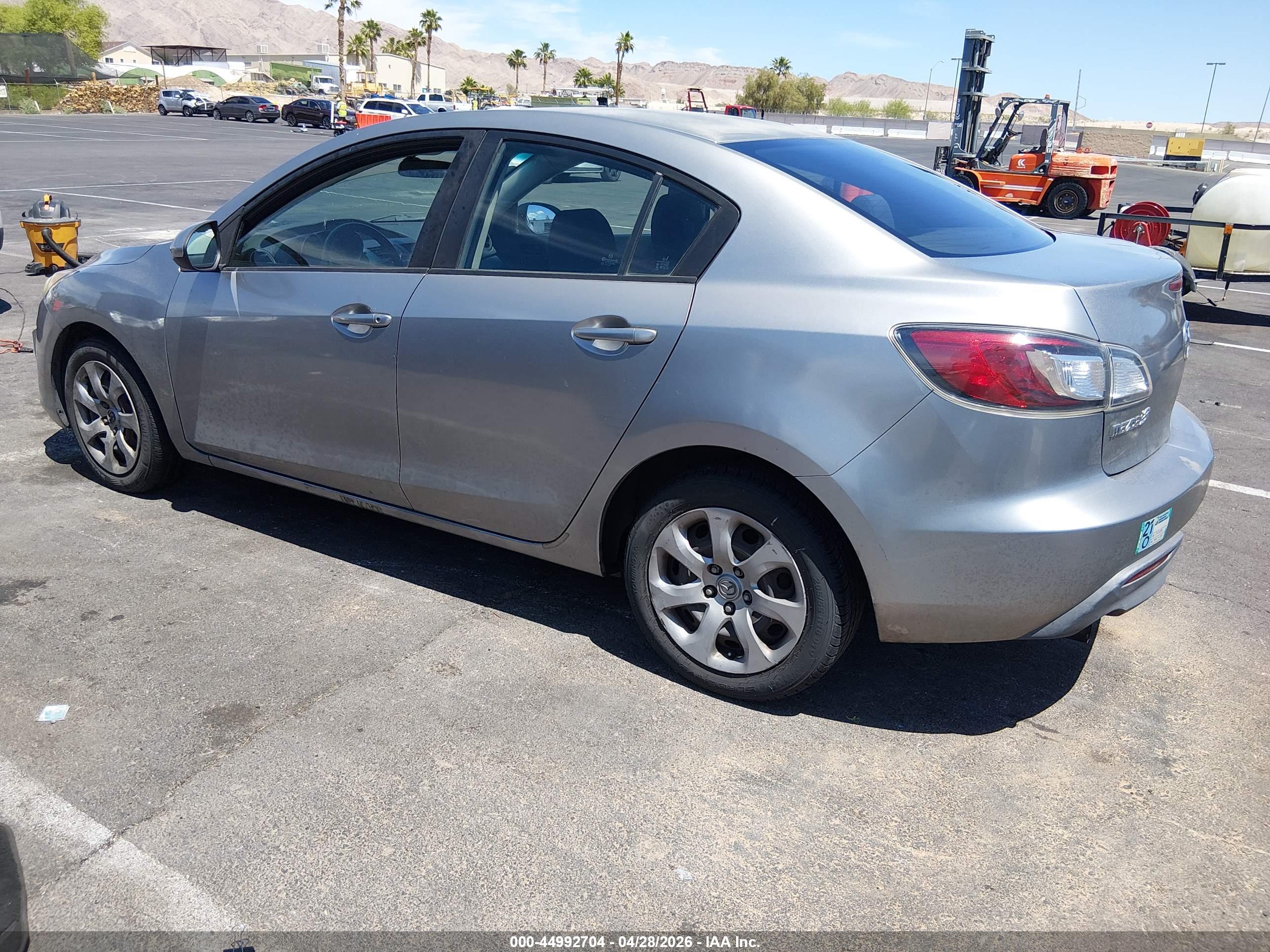 MAZDA MAZDA3 image 3