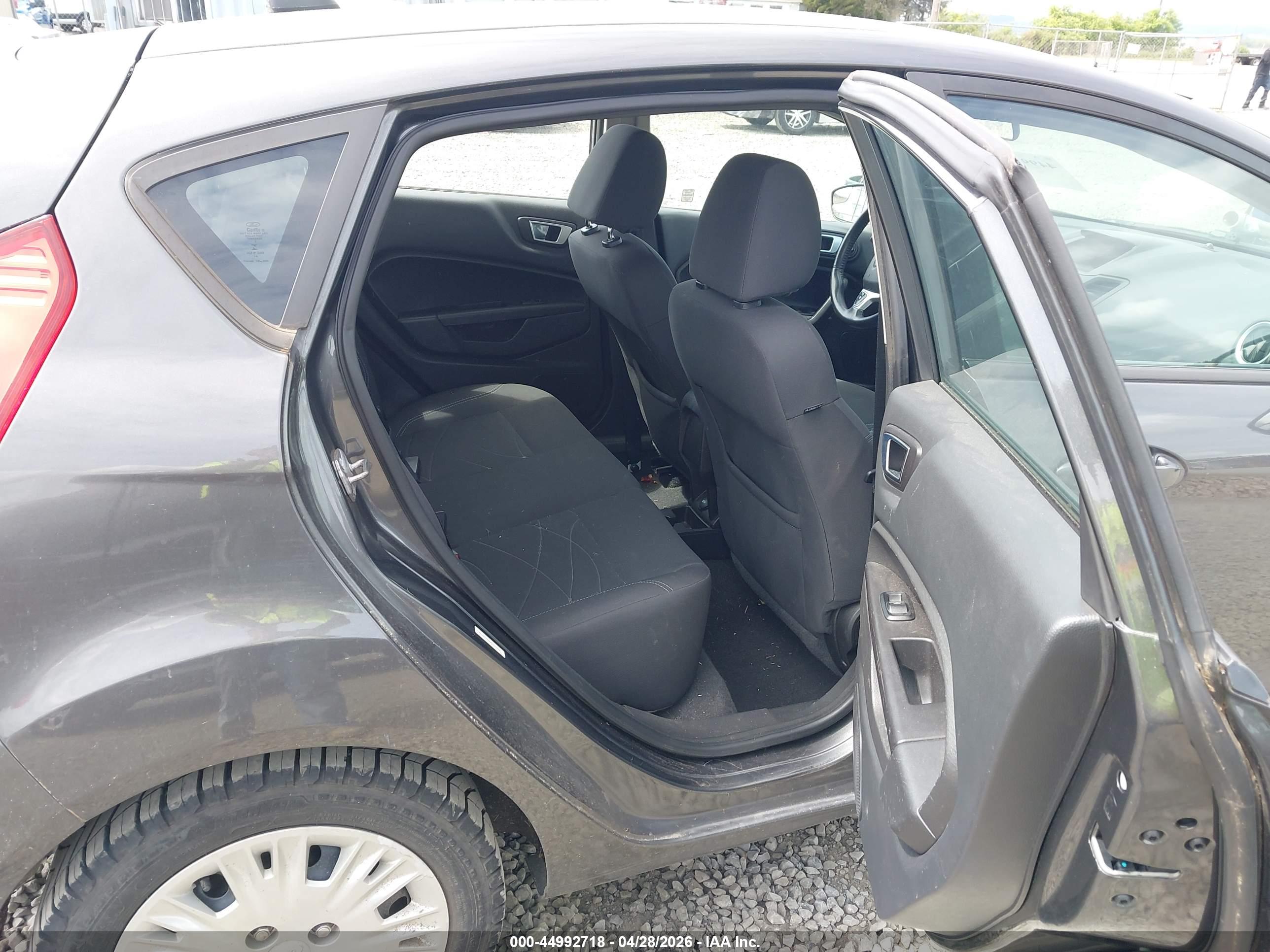 FORD FIESTA image 8