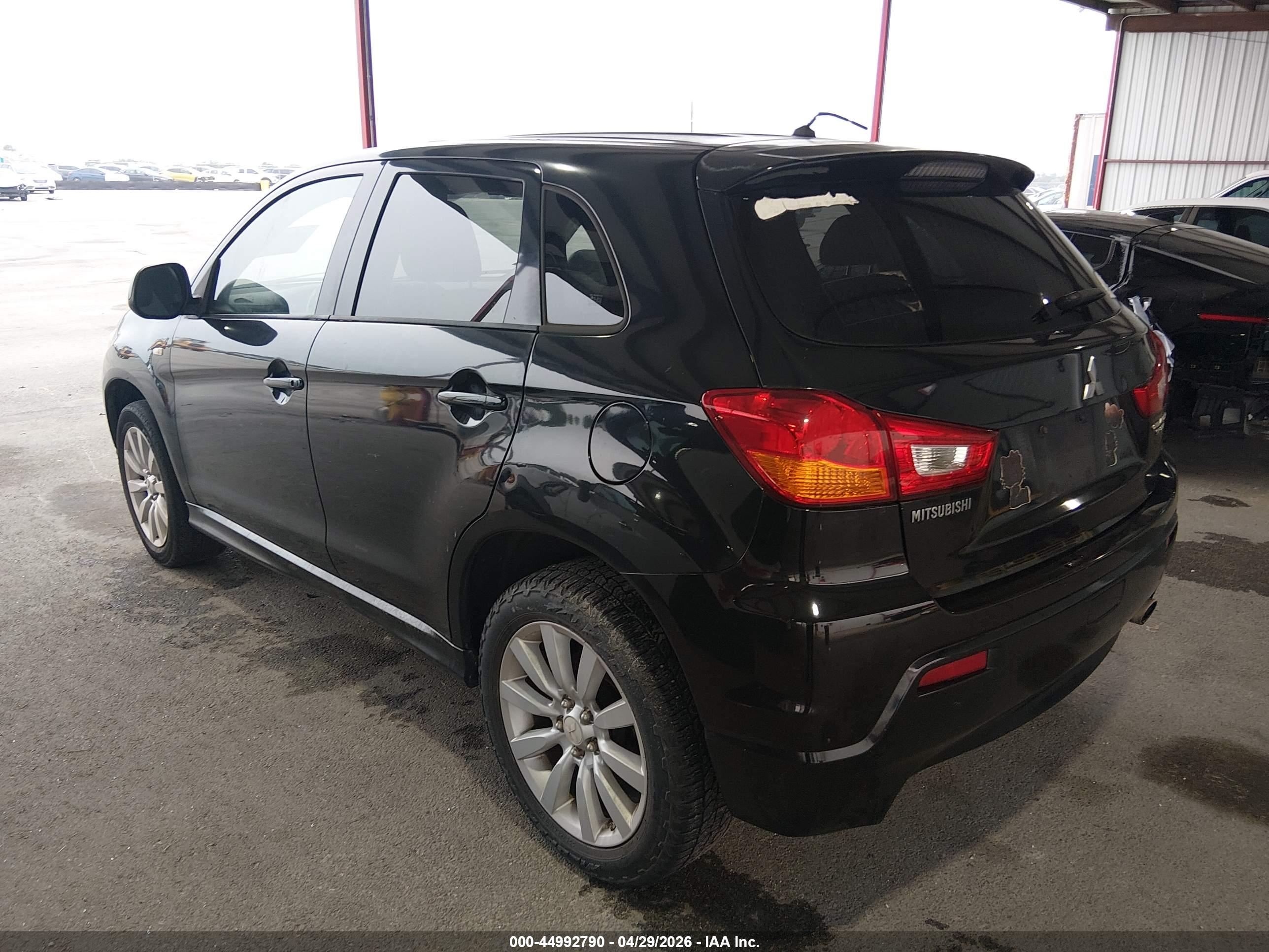 MITSUBISHI OUTLANDER image 3