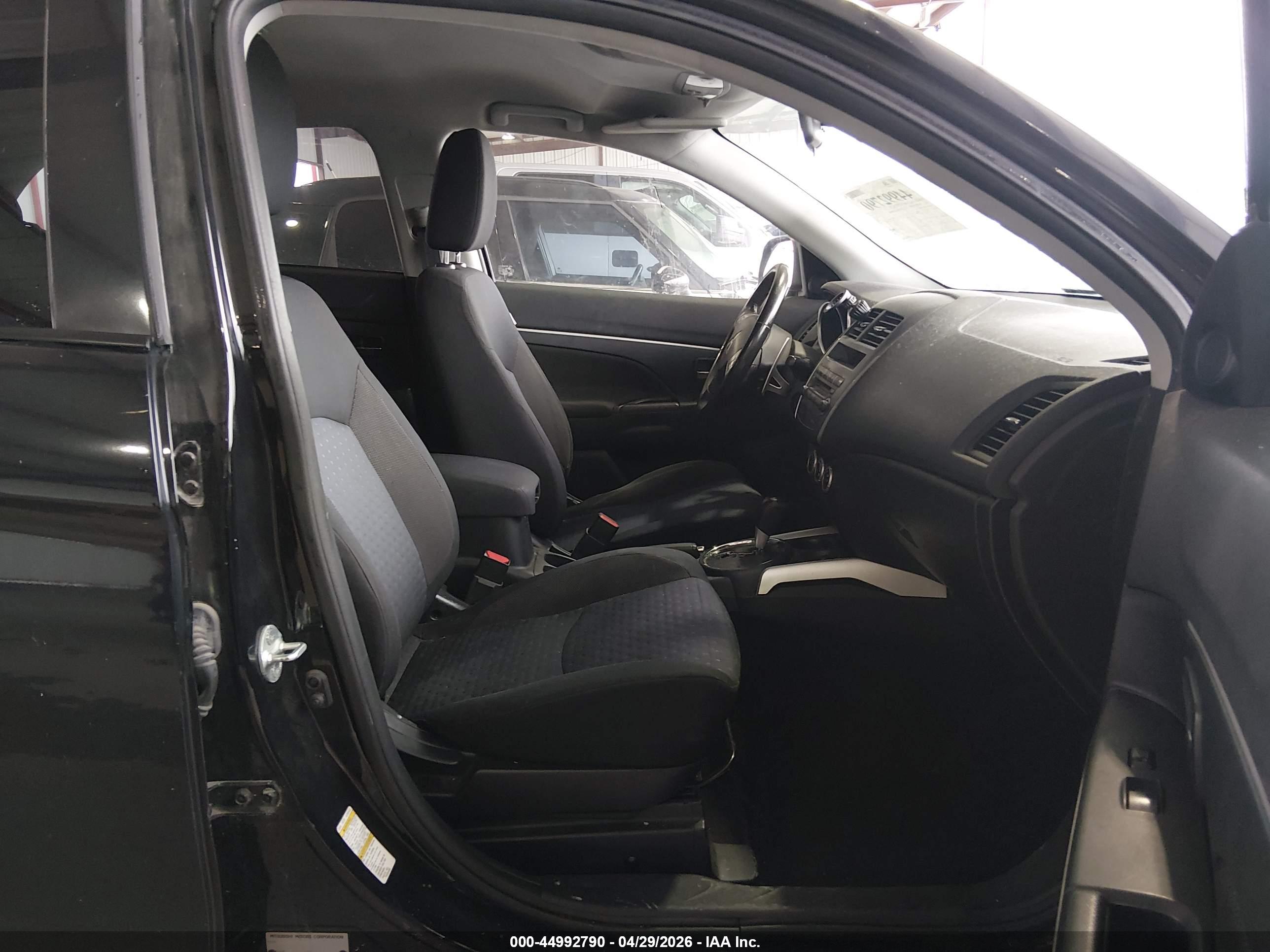 MITSUBISHI OUTLANDER image 5