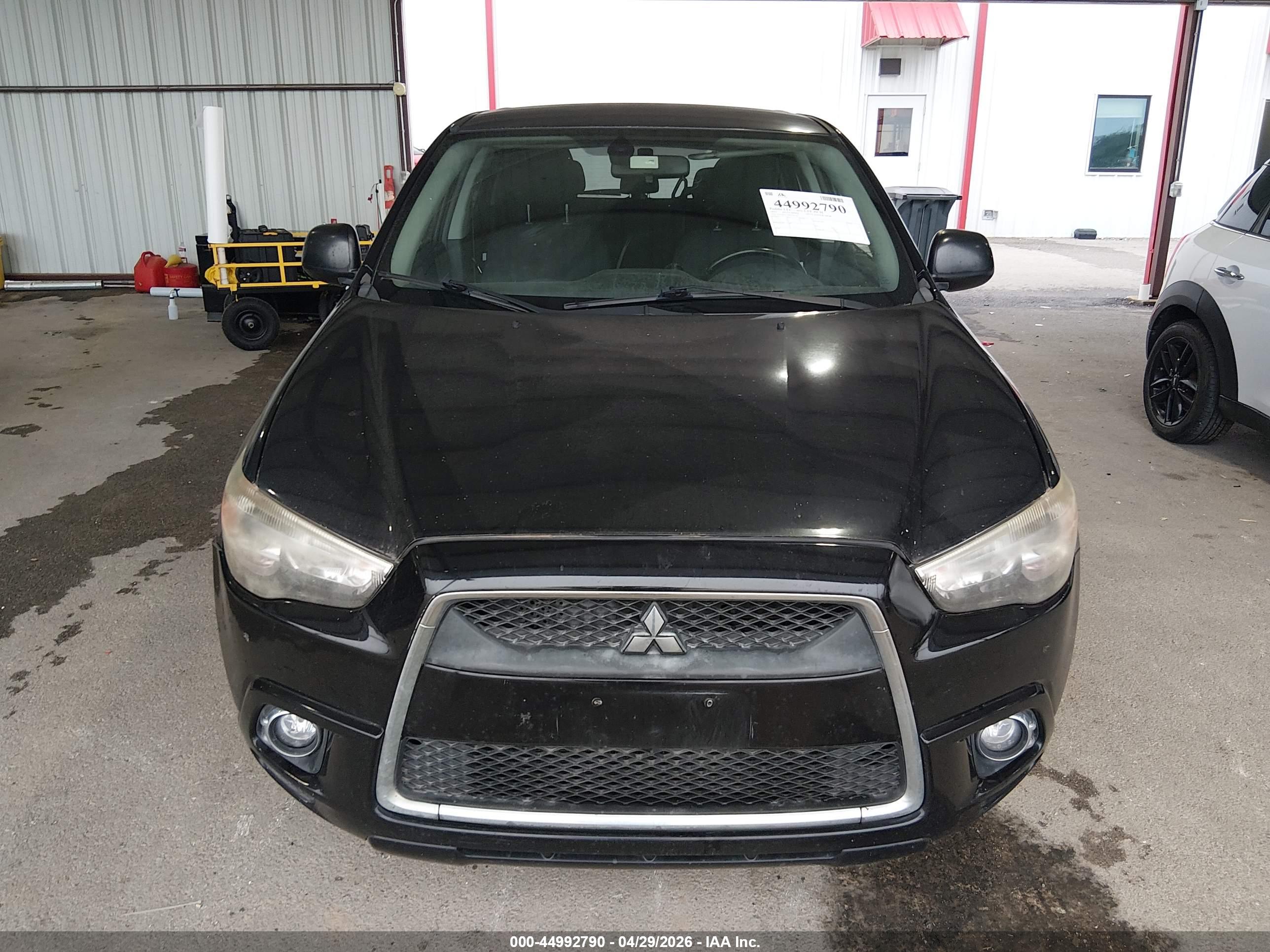 MITSUBISHI OUTLANDER image 6