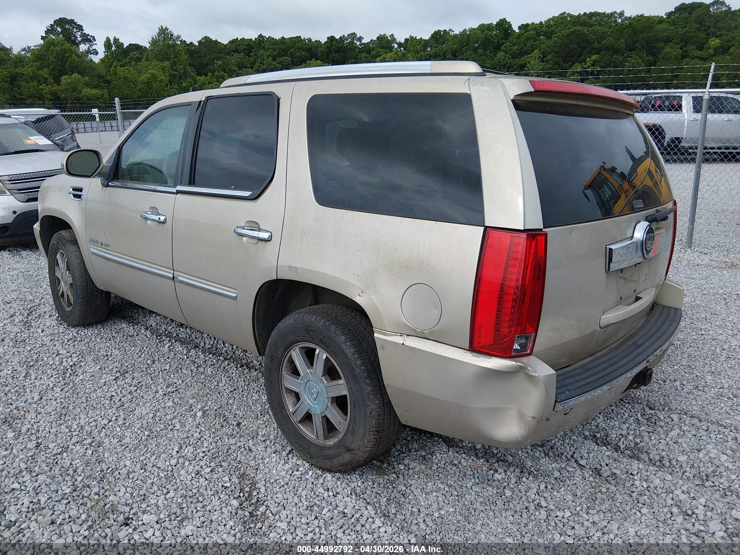 CADILLAC ESCALADE image 3