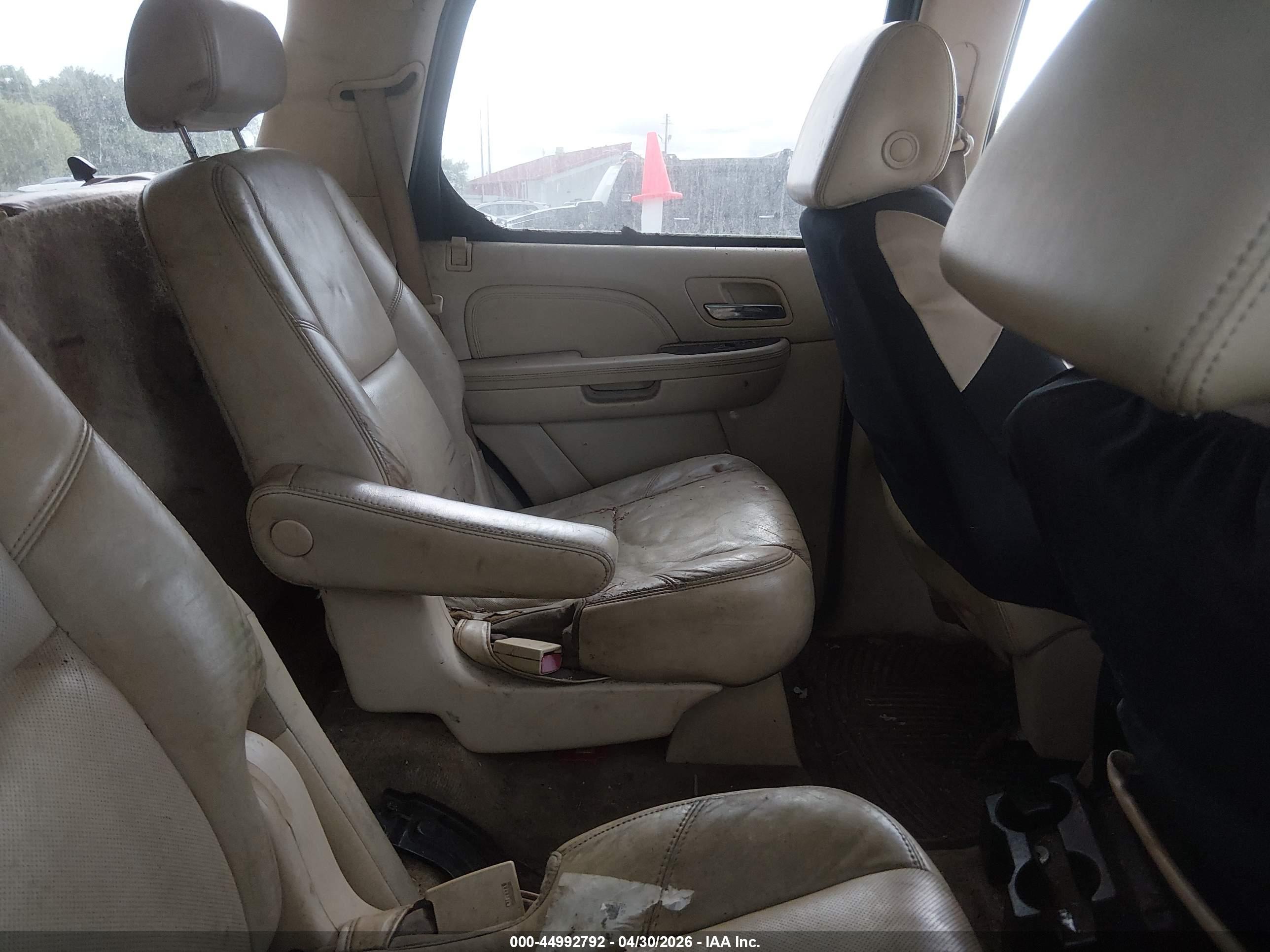 CADILLAC ESCALADE image 8