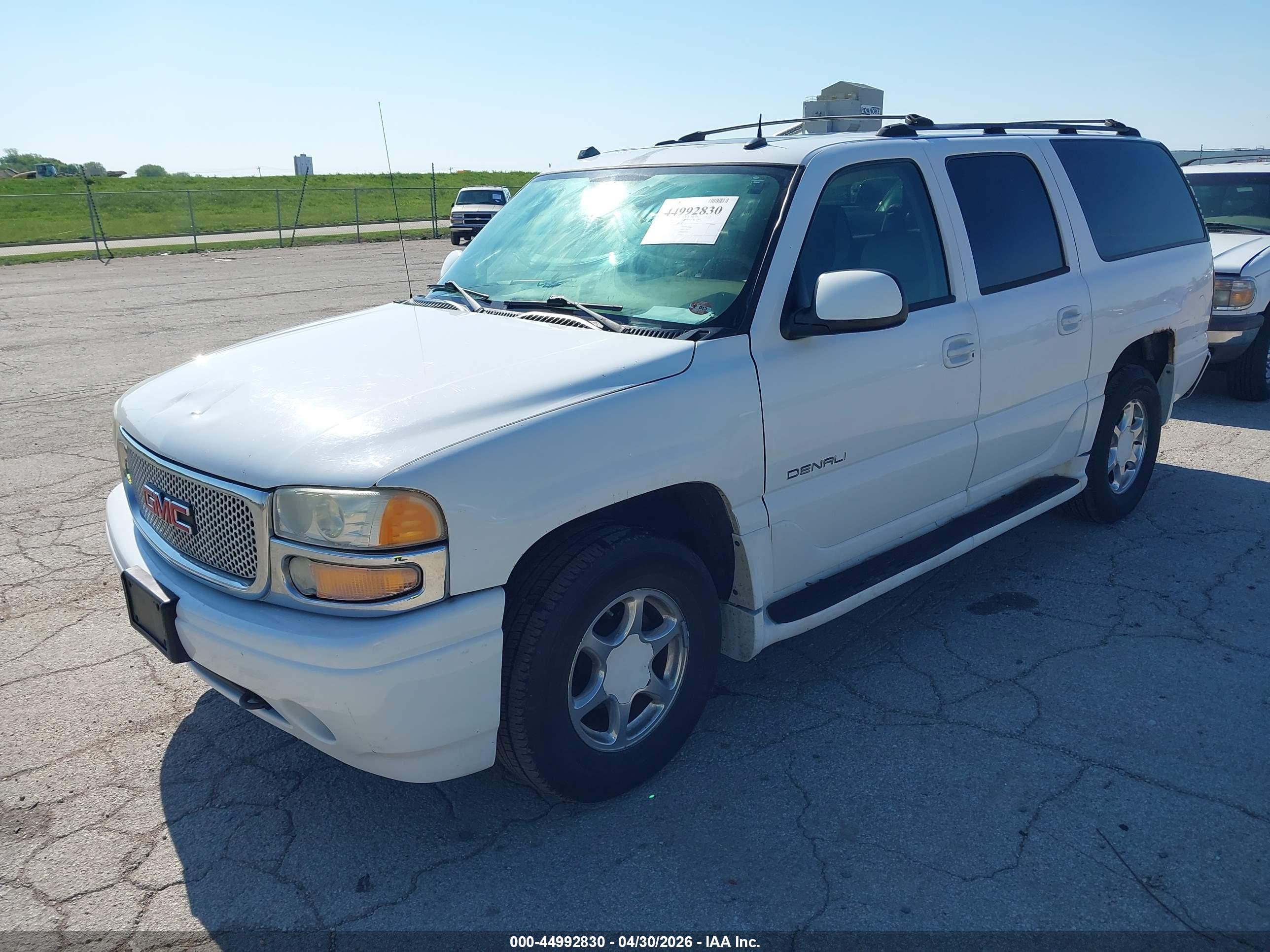 GMC YUKON image 2