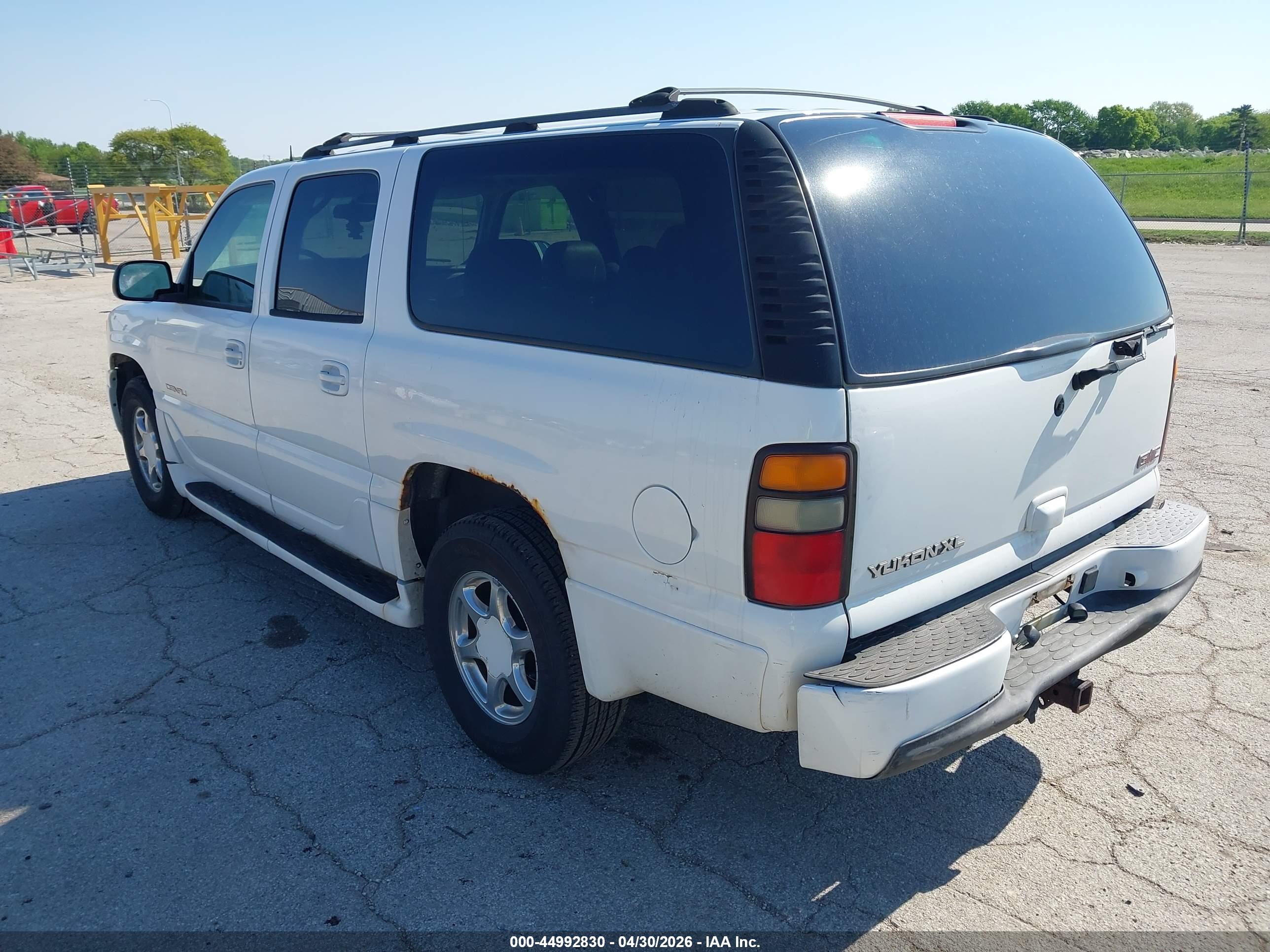 GMC YUKON image 3