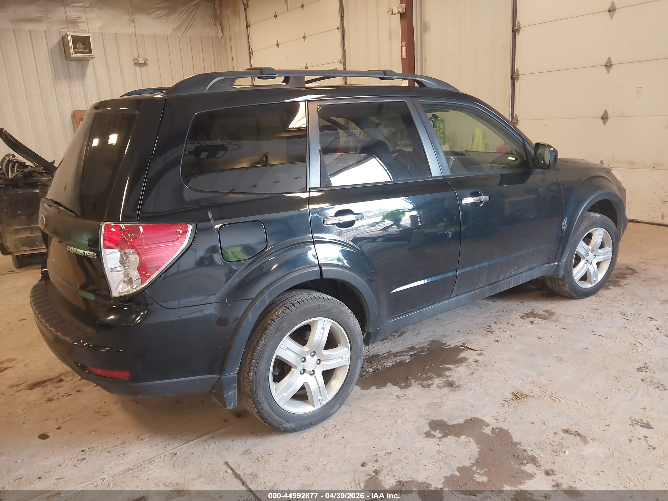 SUBARU FORESTER image 4