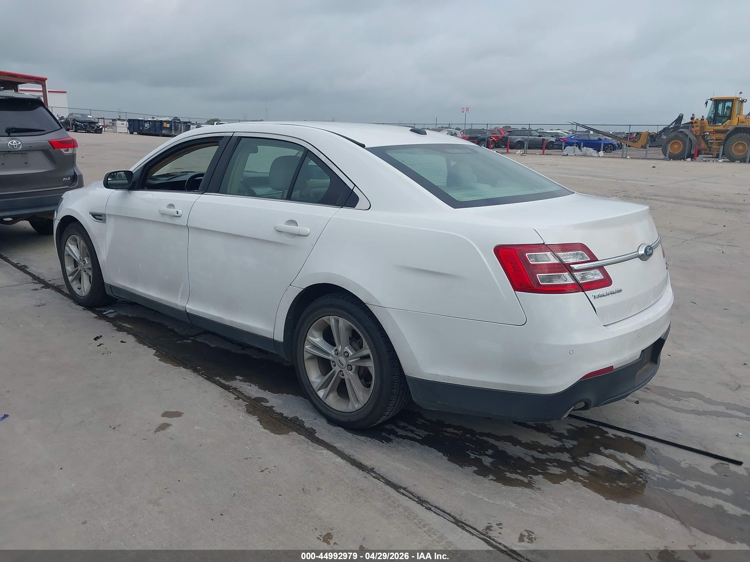 FORD TAURUS image 3