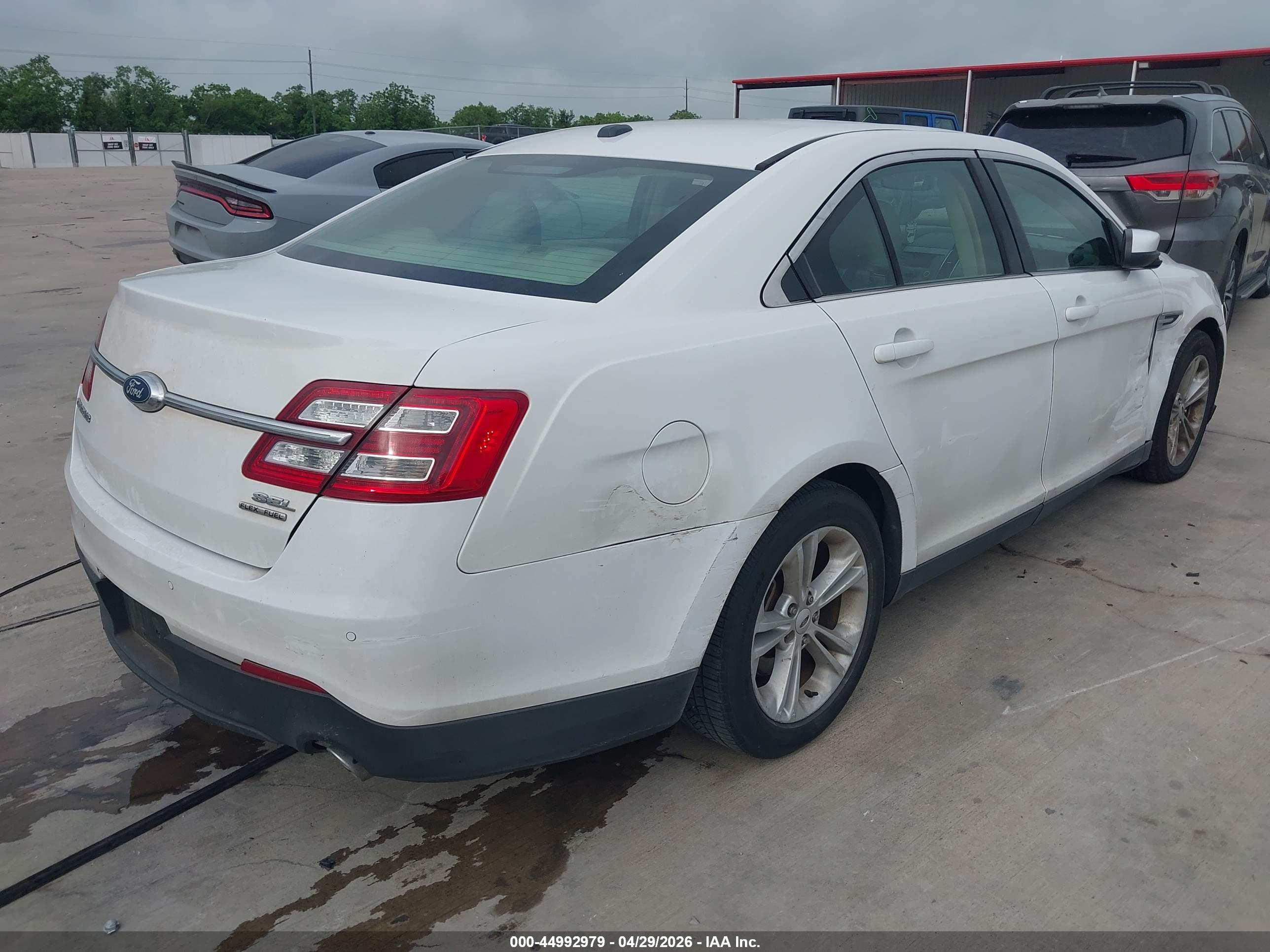 FORD TAURUS image 4