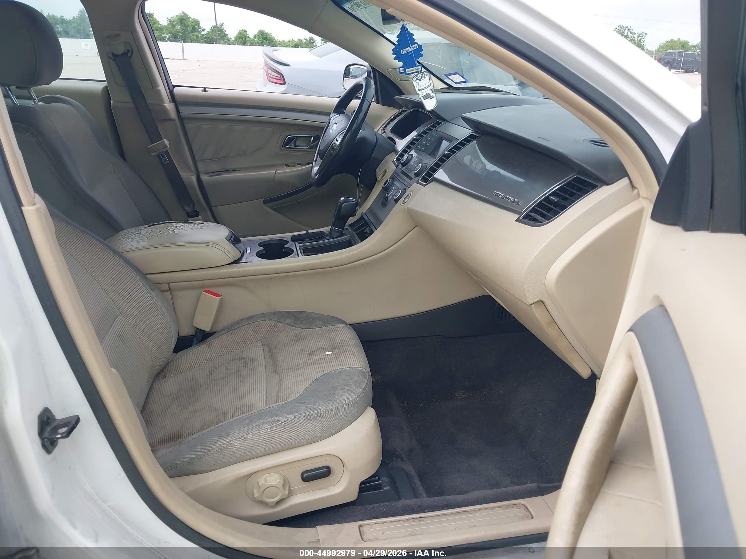 FORD TAURUS image 5