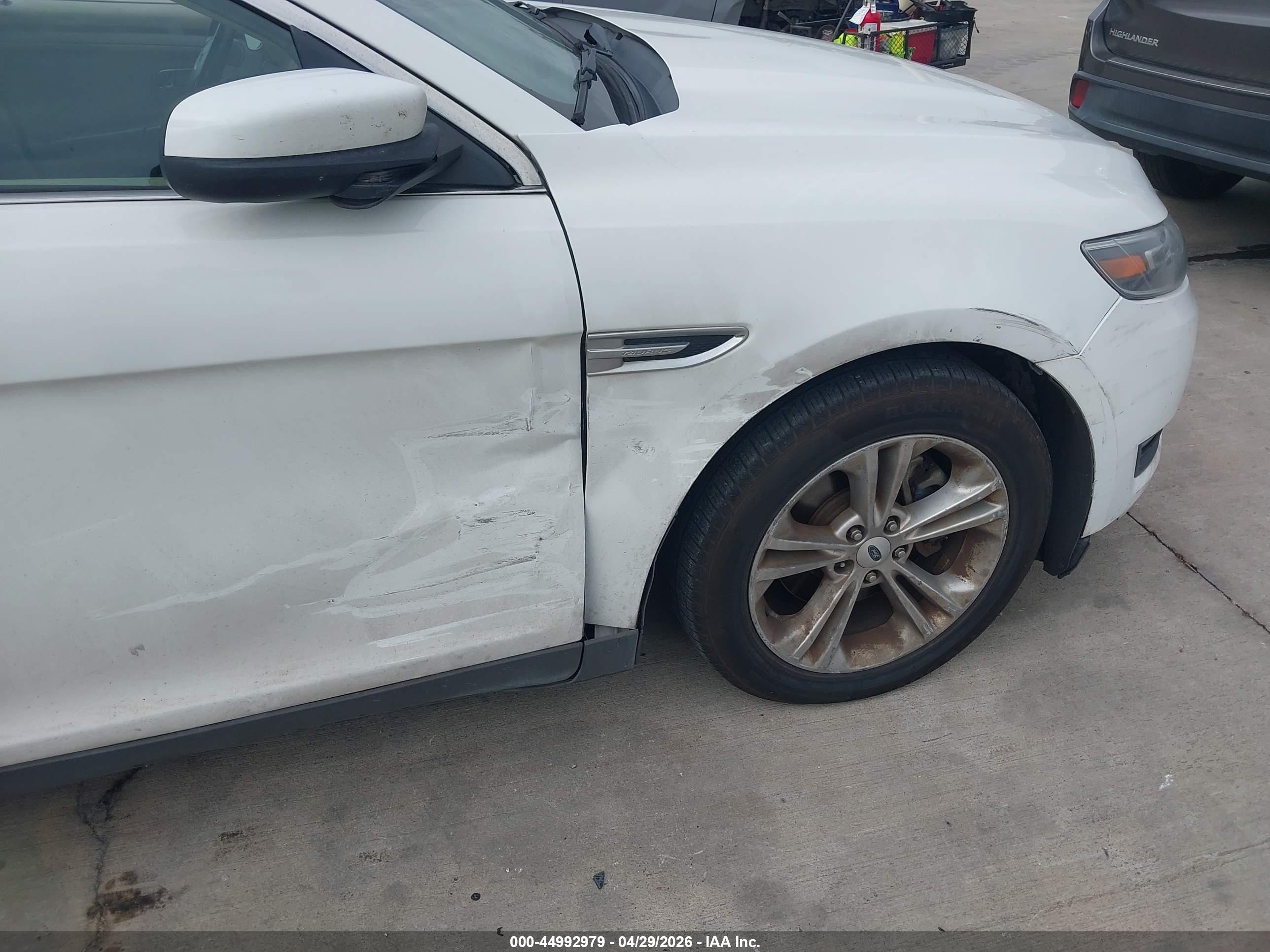 FORD TAURUS image 6