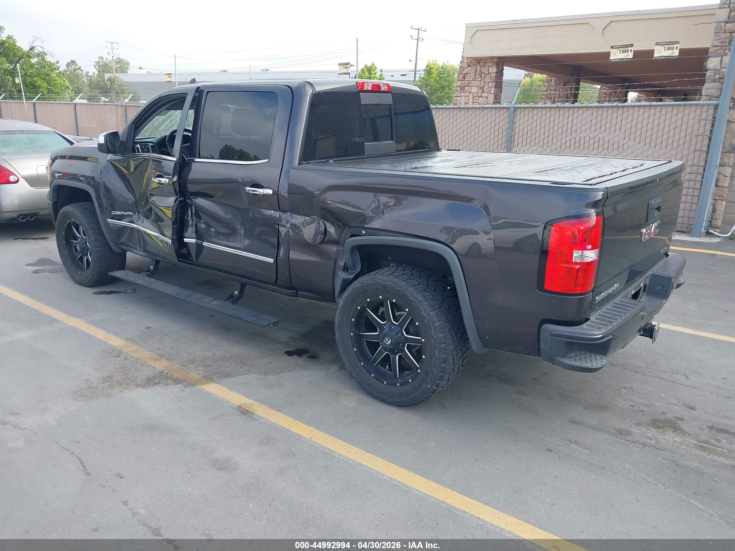 GMC SIERRA image 3