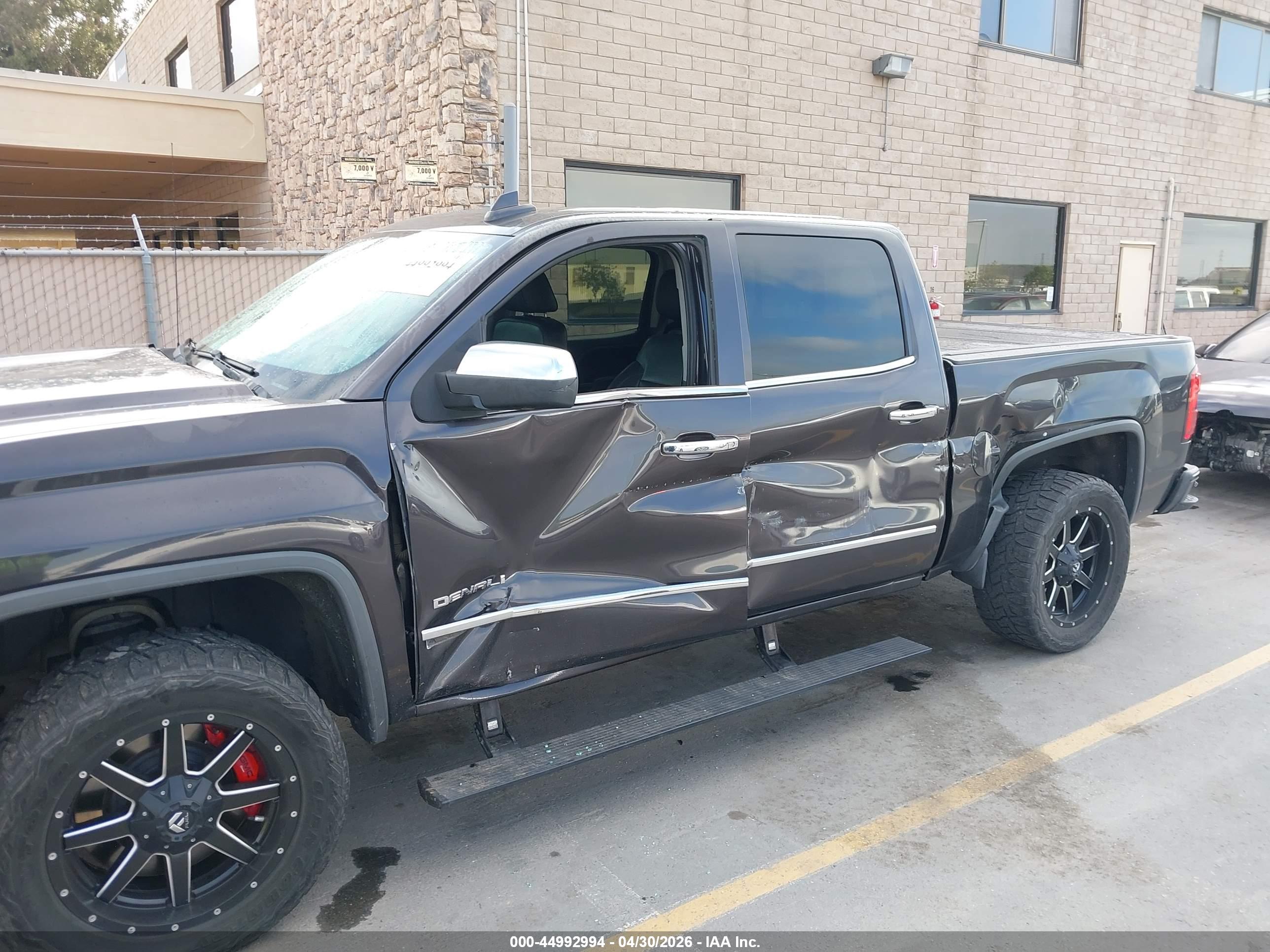 GMC SIERRA image 6