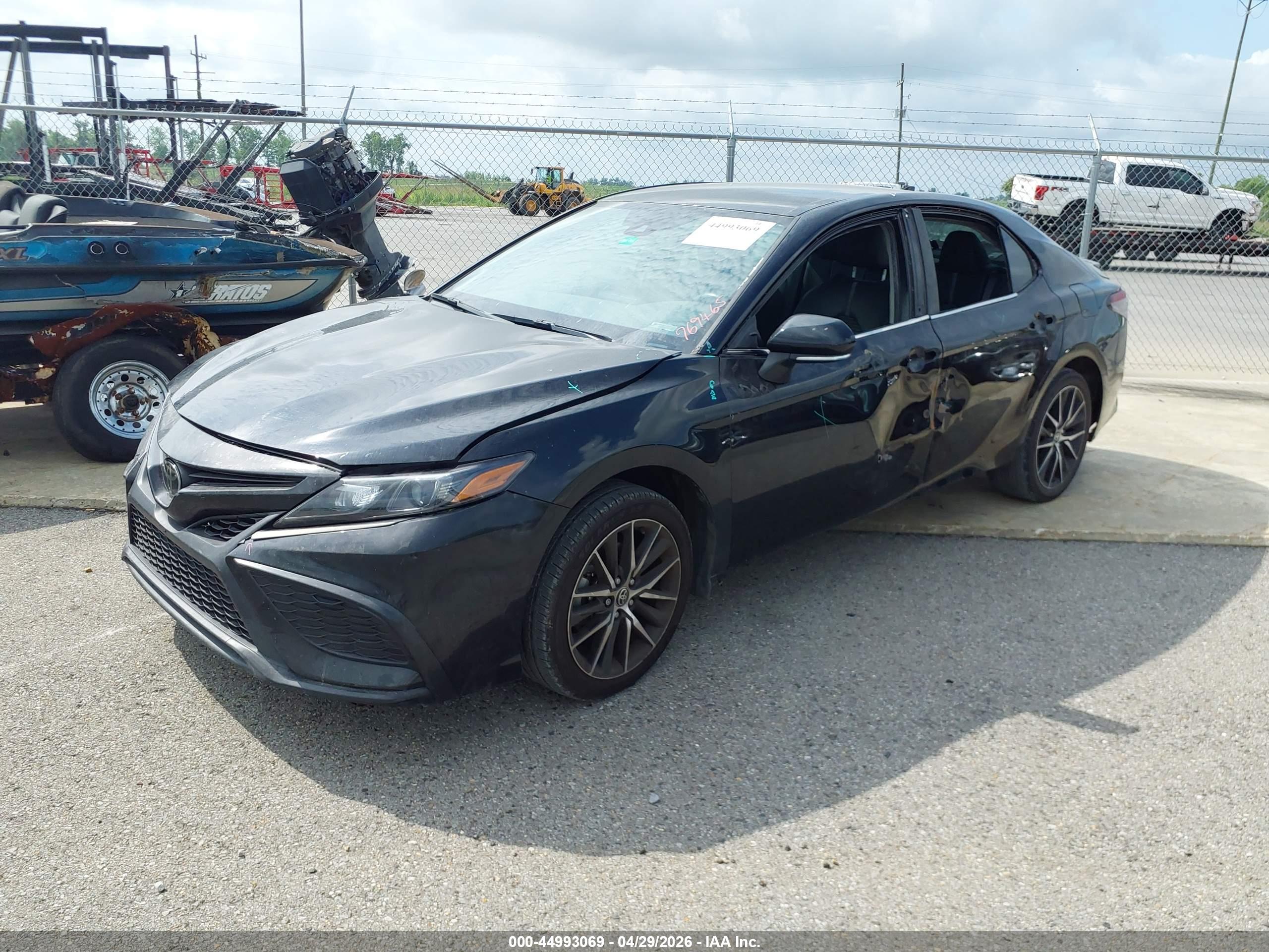 TOYOTA CAMRY image 2