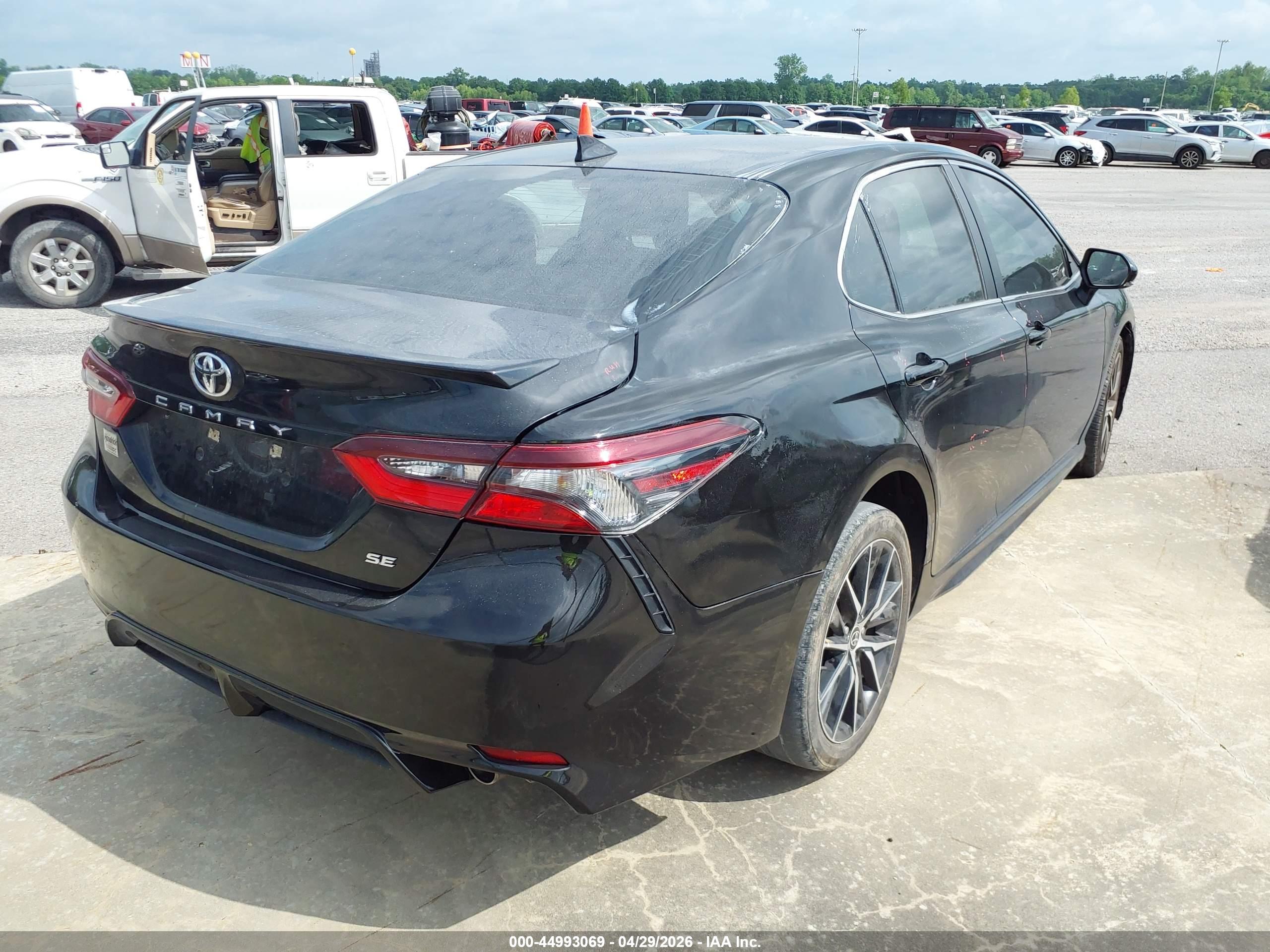 TOYOTA CAMRY image 4