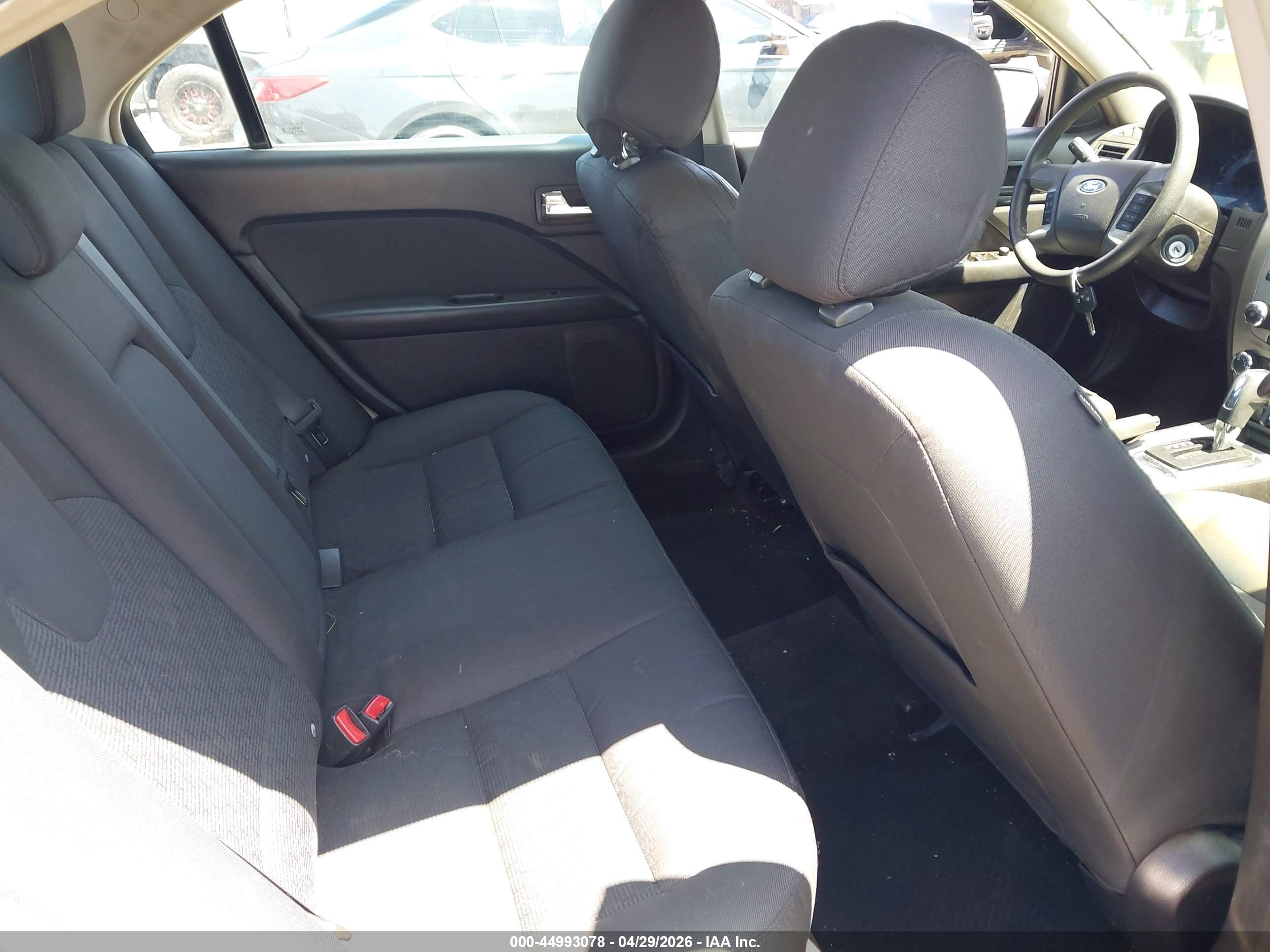 FORD FUSION image 8