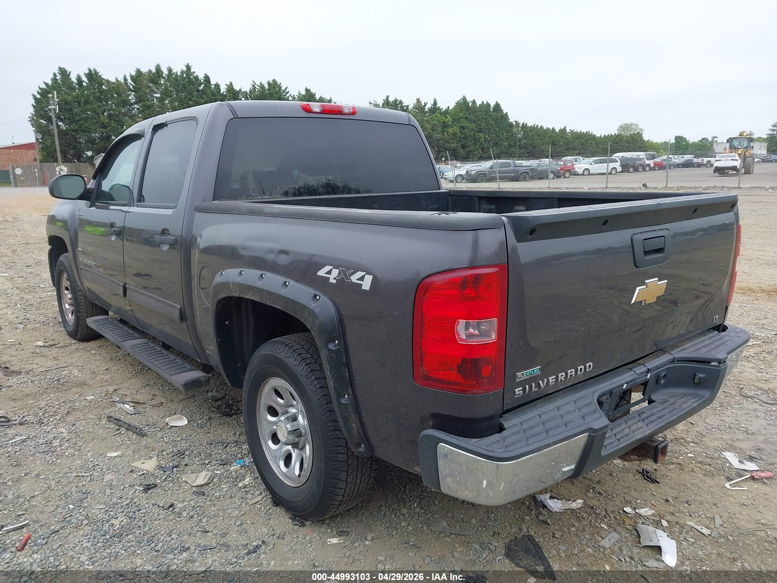 CHEVROLET SILVERADO image 3