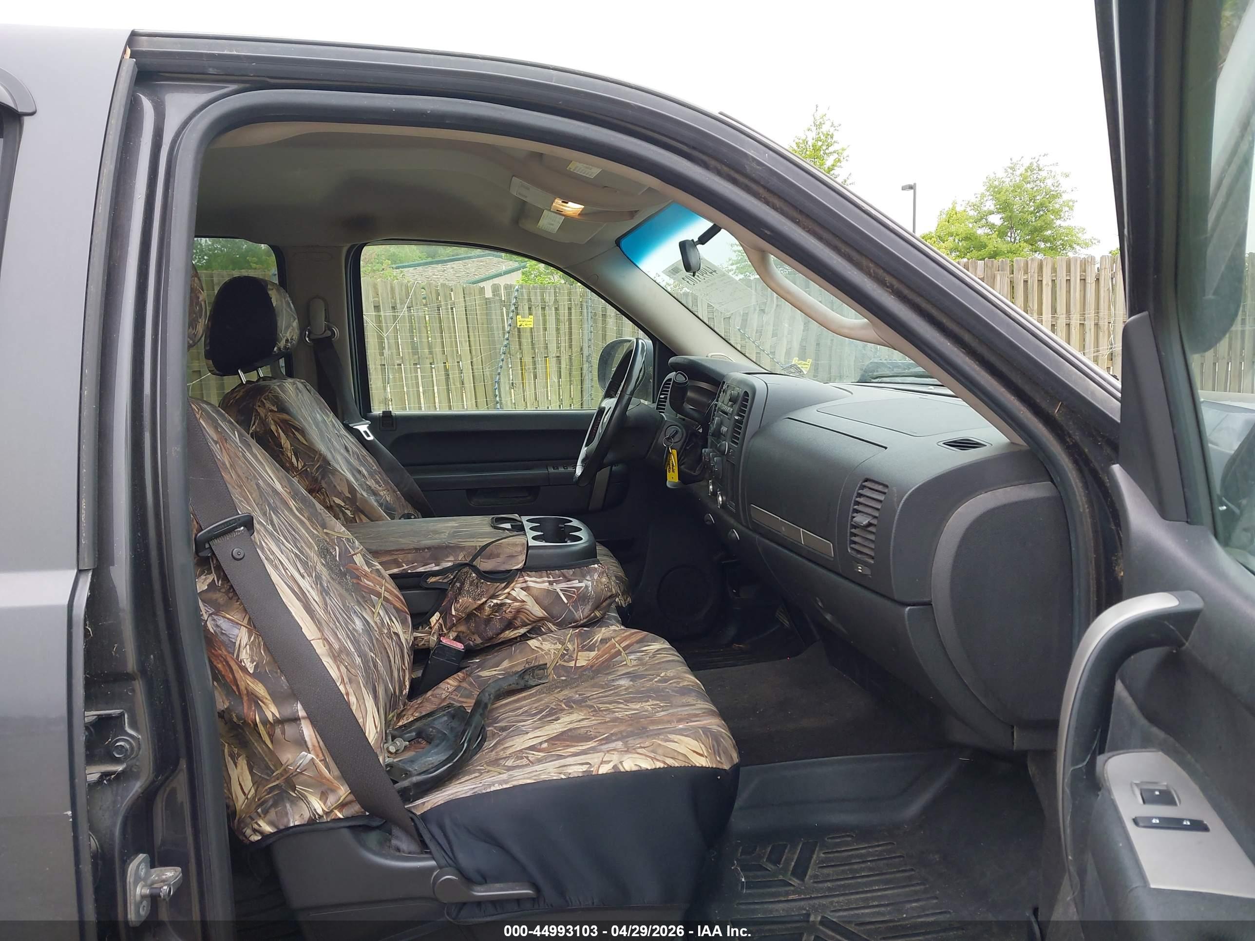 CHEVROLET SILVERADO image 5