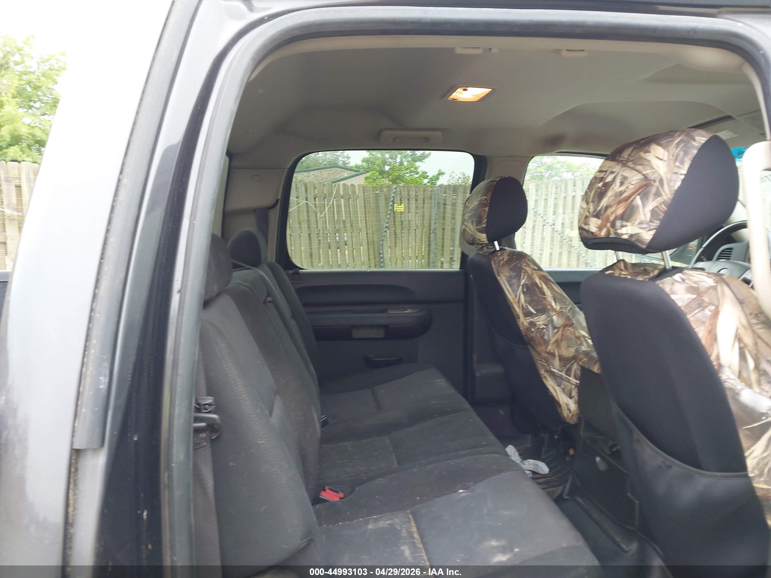 CHEVROLET SILVERADO image 8