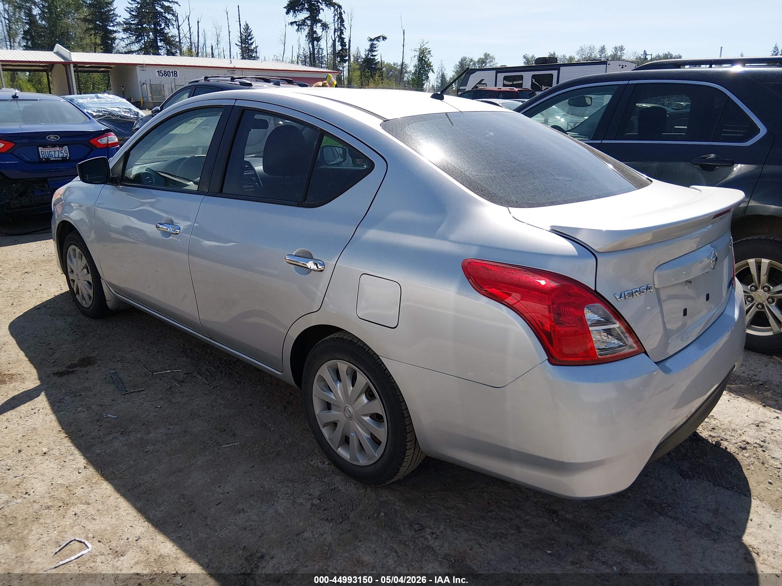 NISSAN VERSA image 3