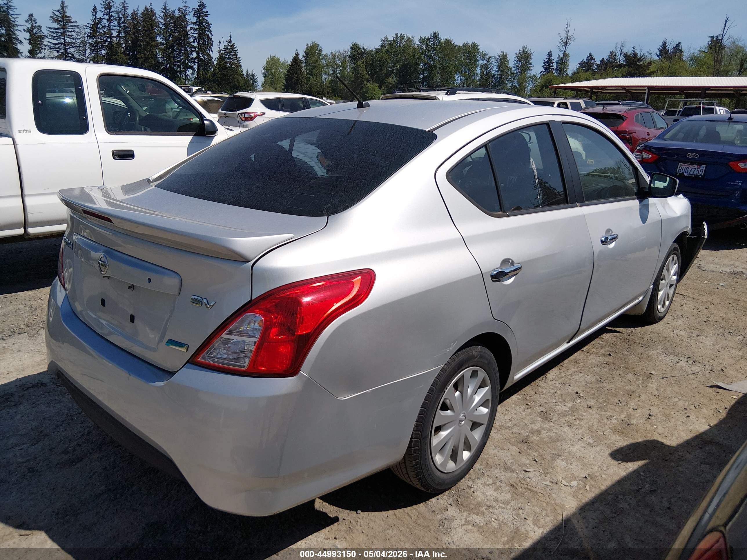 NISSAN VERSA image 4