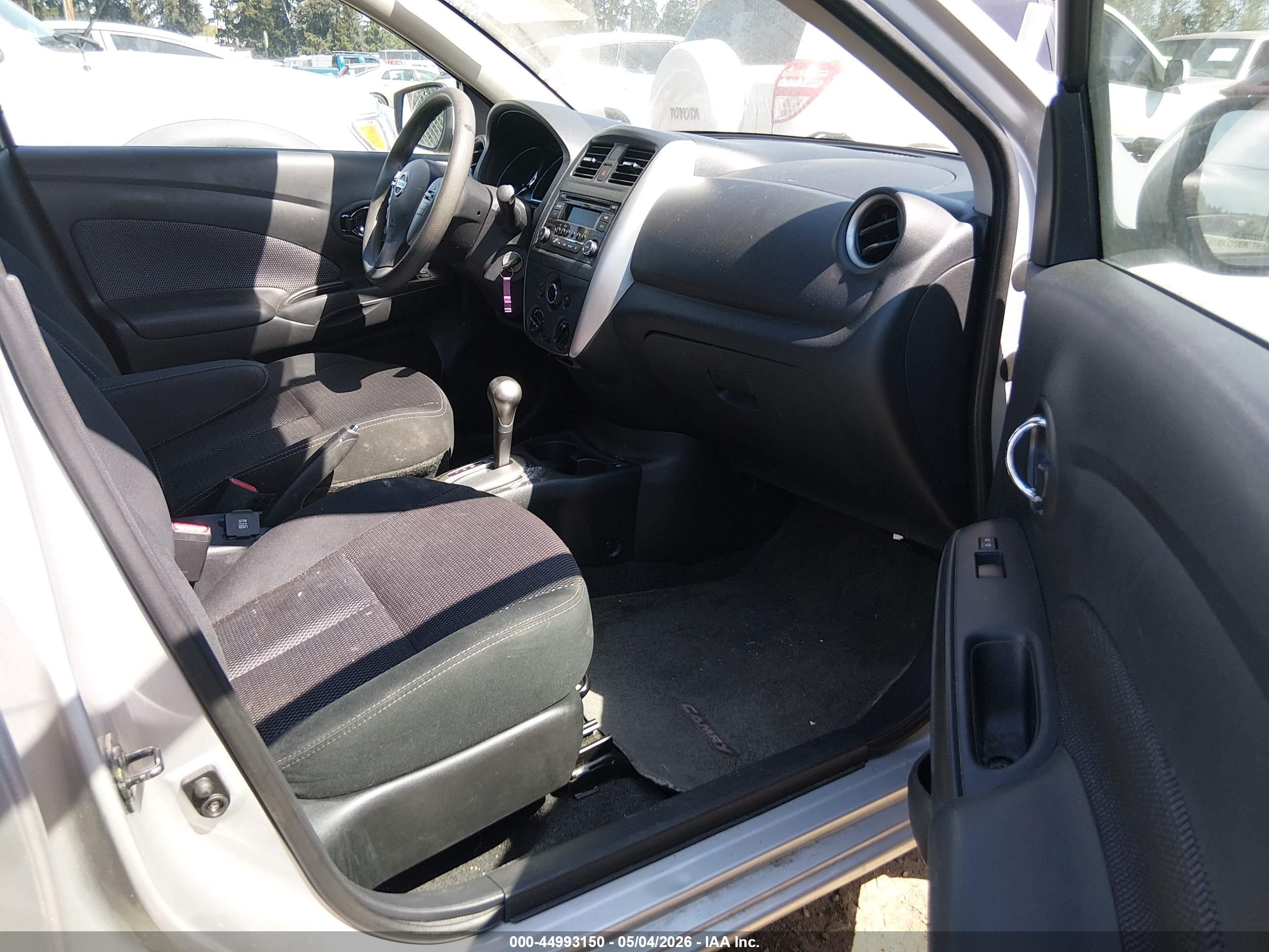 NISSAN VERSA image 5