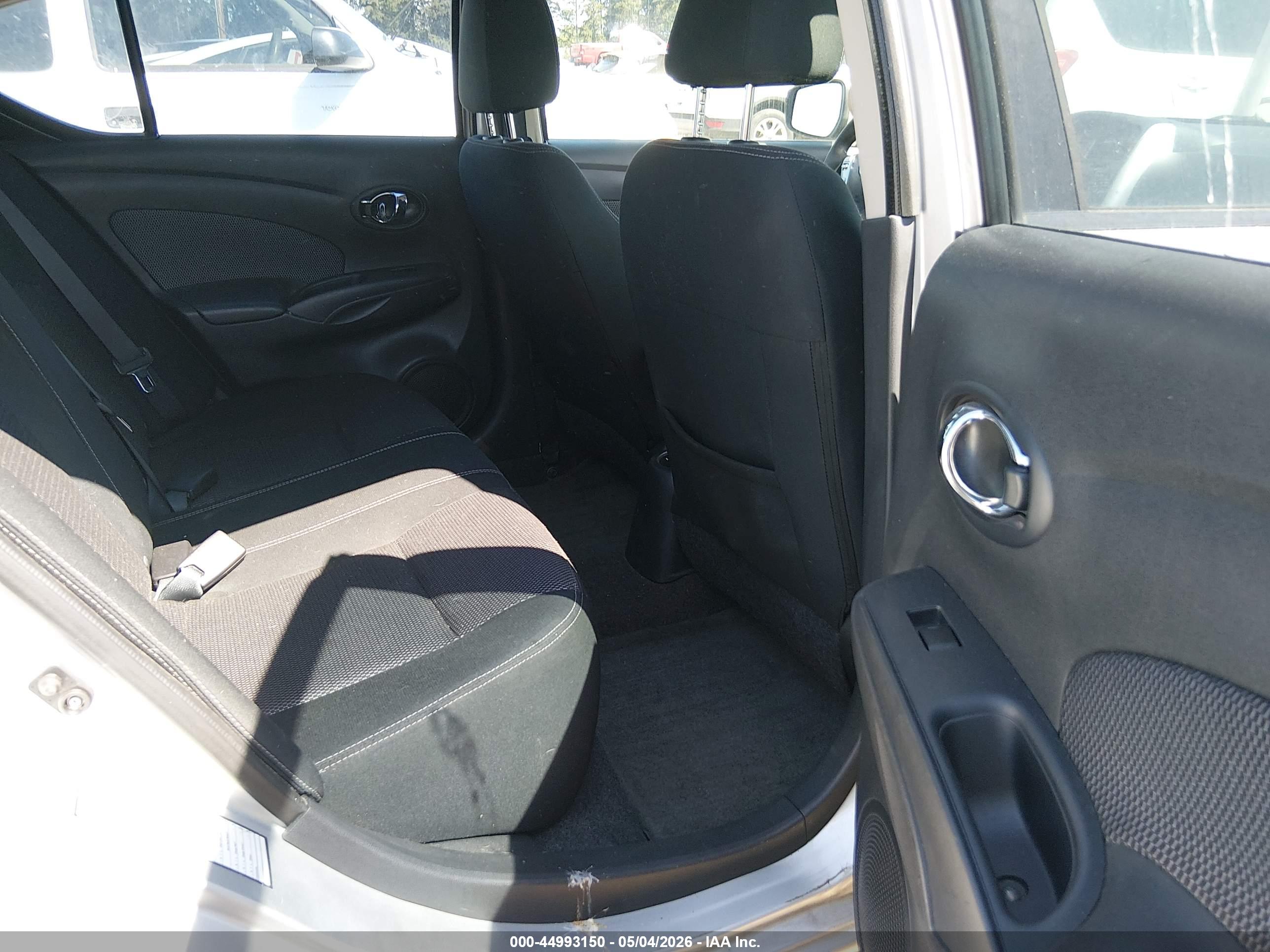 NISSAN VERSA image 8