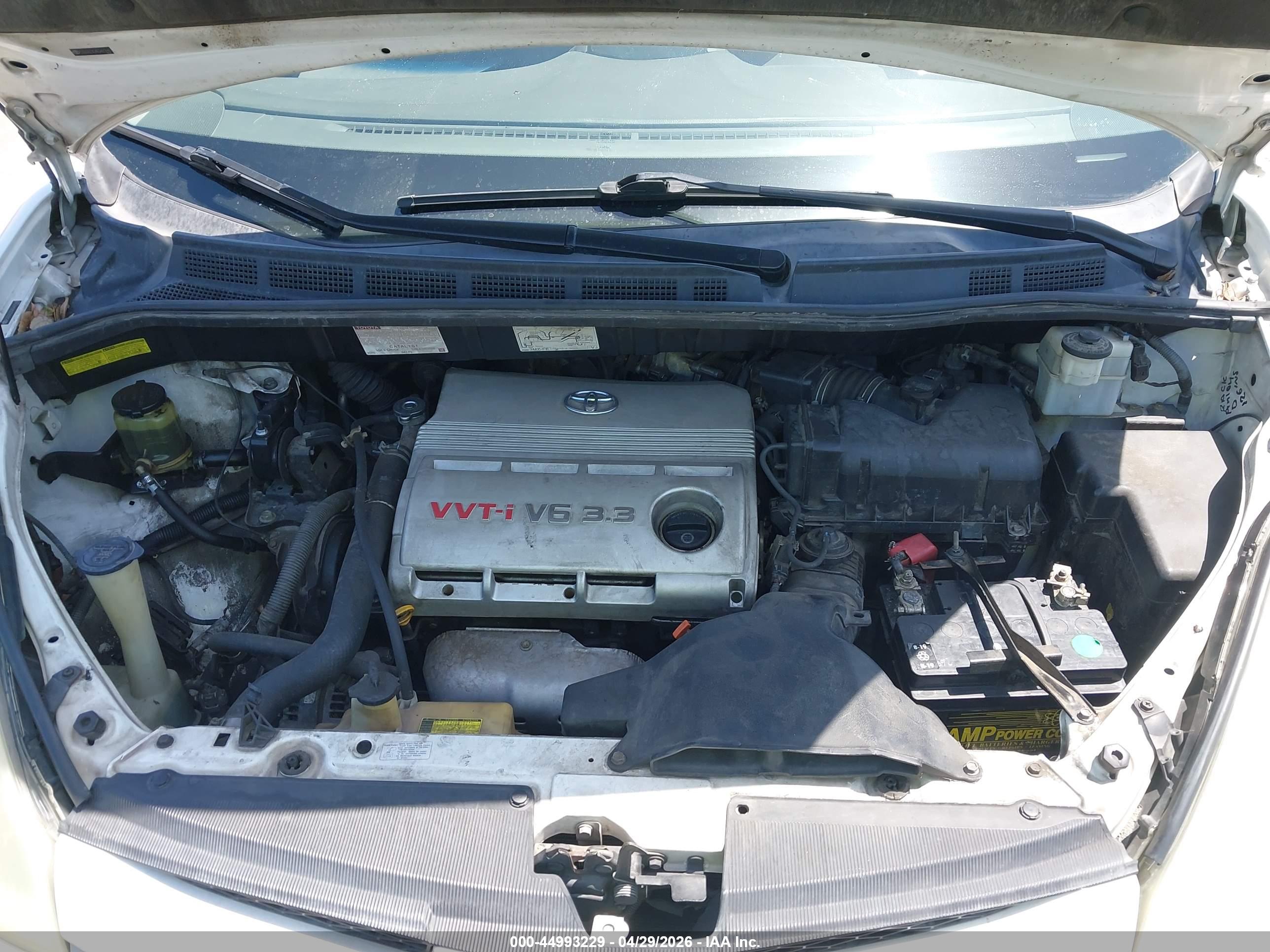 TOYOTA SIENNA image 10