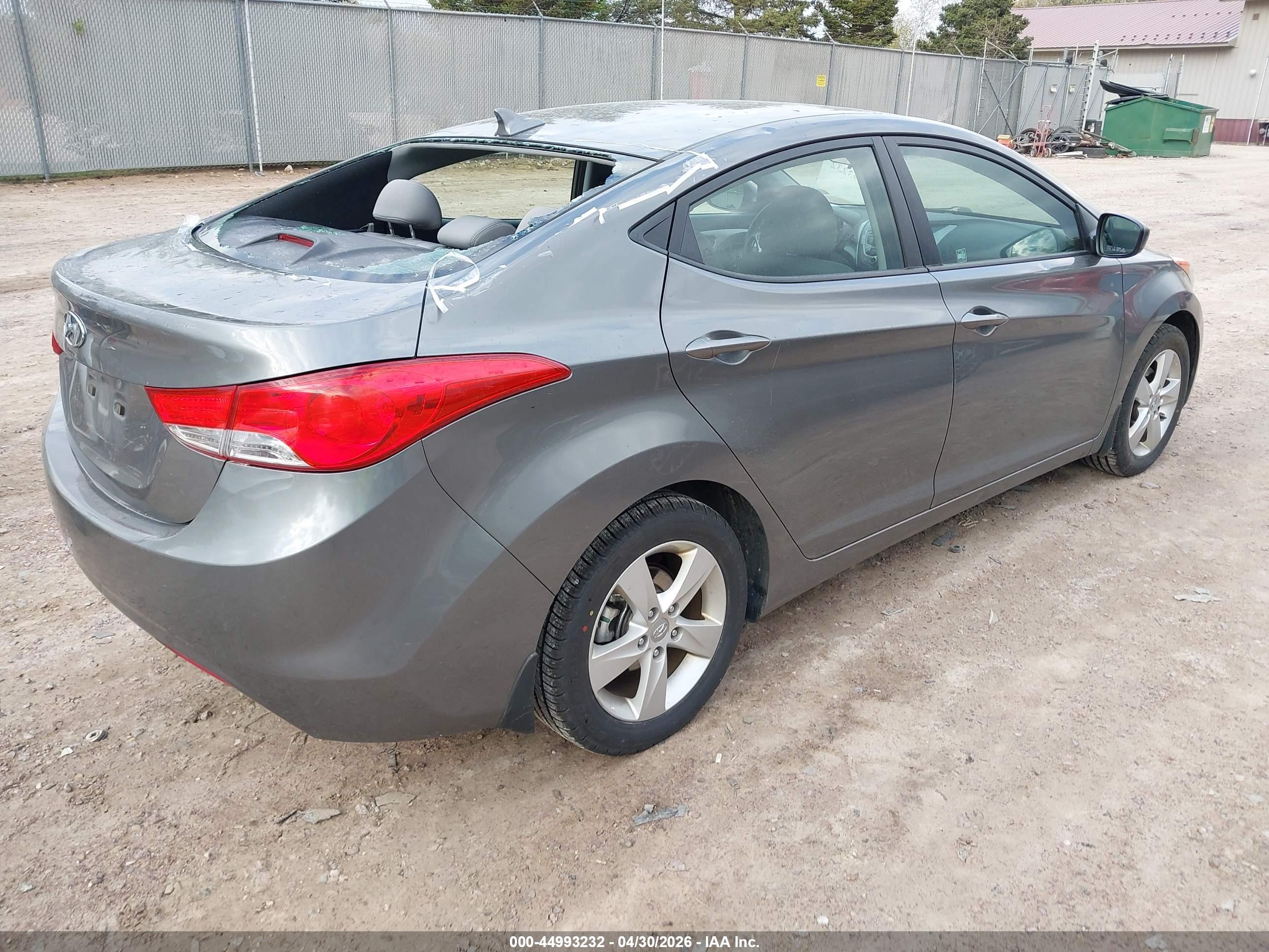 HYUNDAI ELANTRA image 4