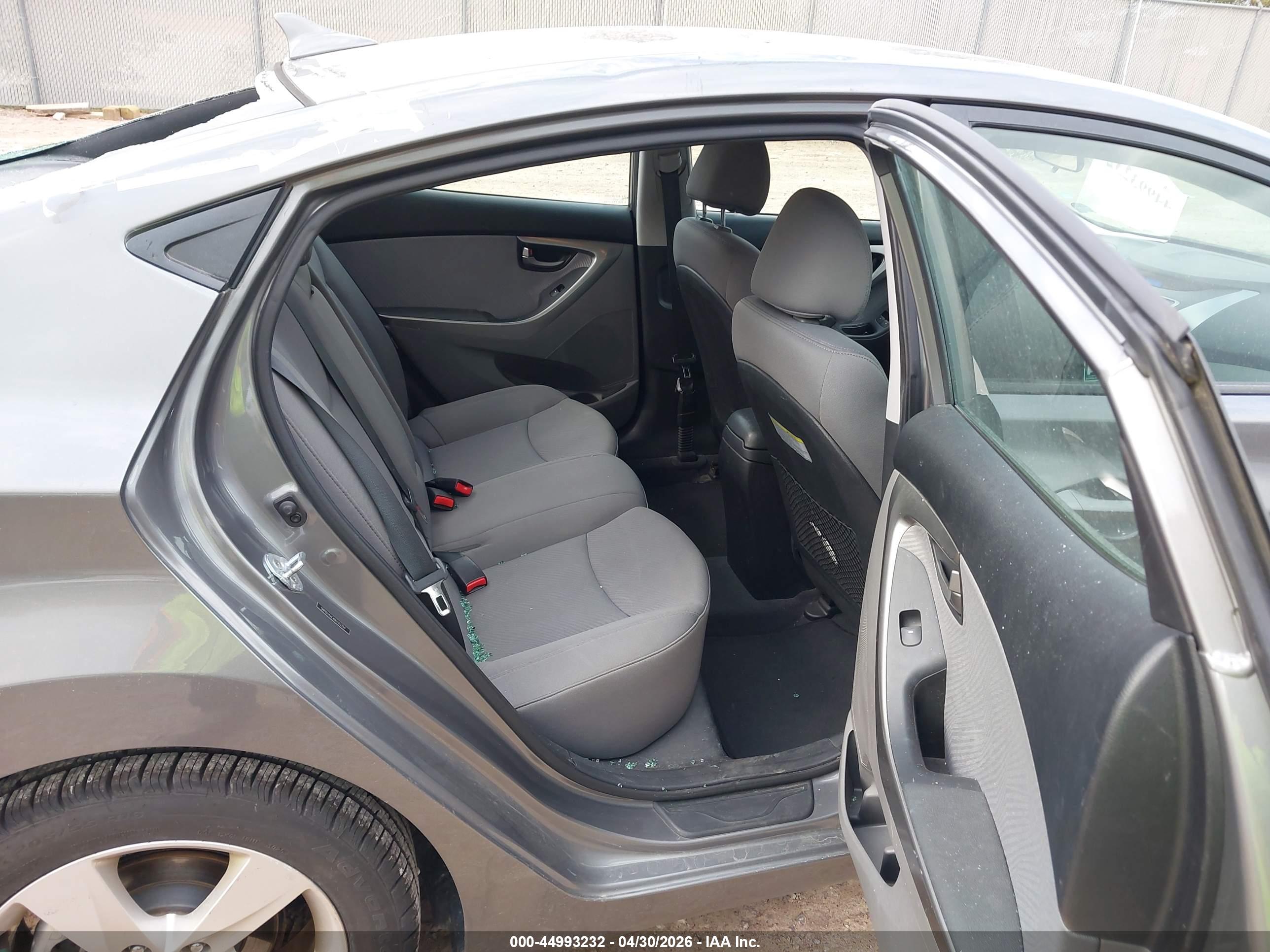 HYUNDAI ELANTRA image 8