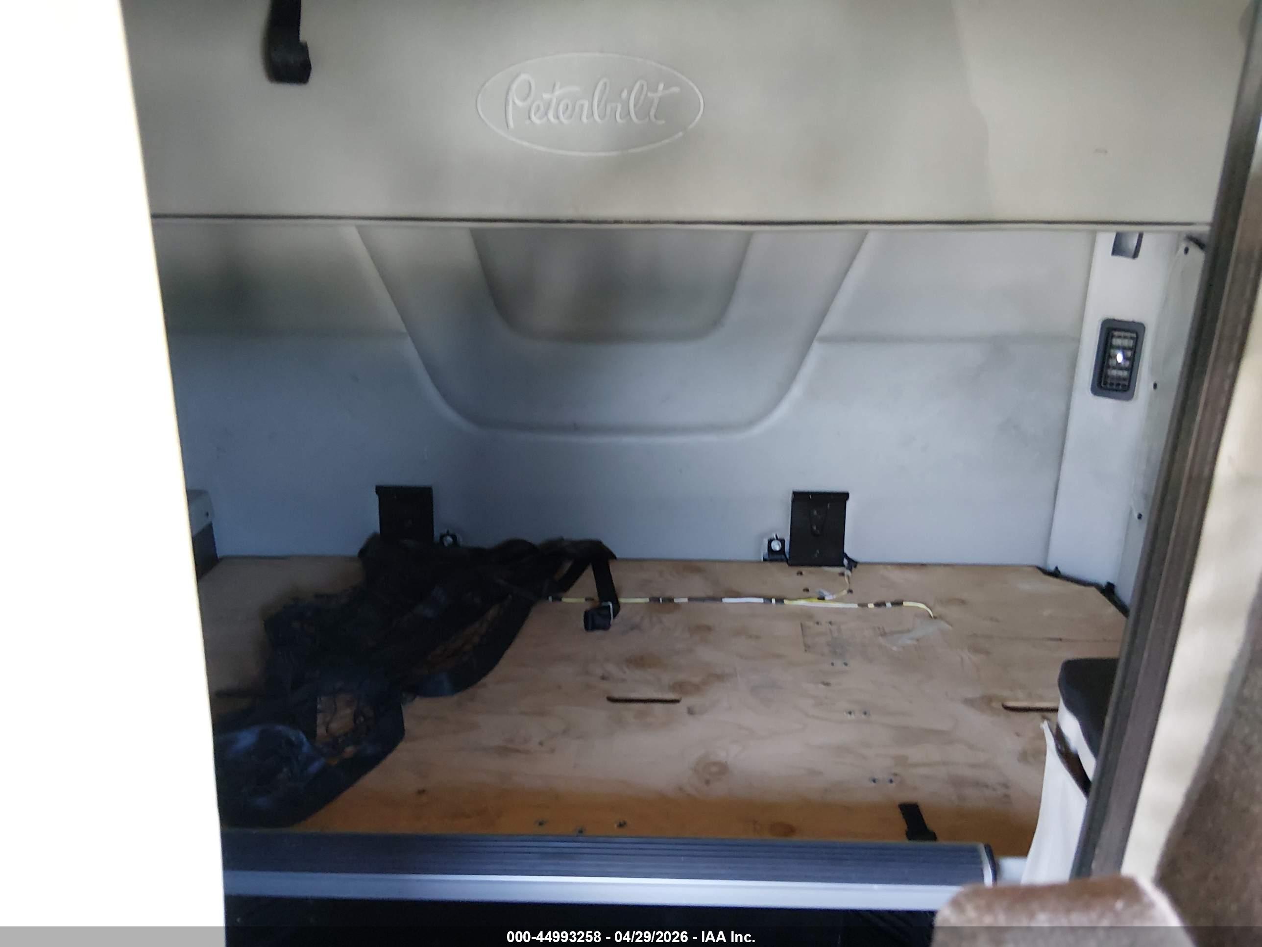 PETERBILT 579 image 7