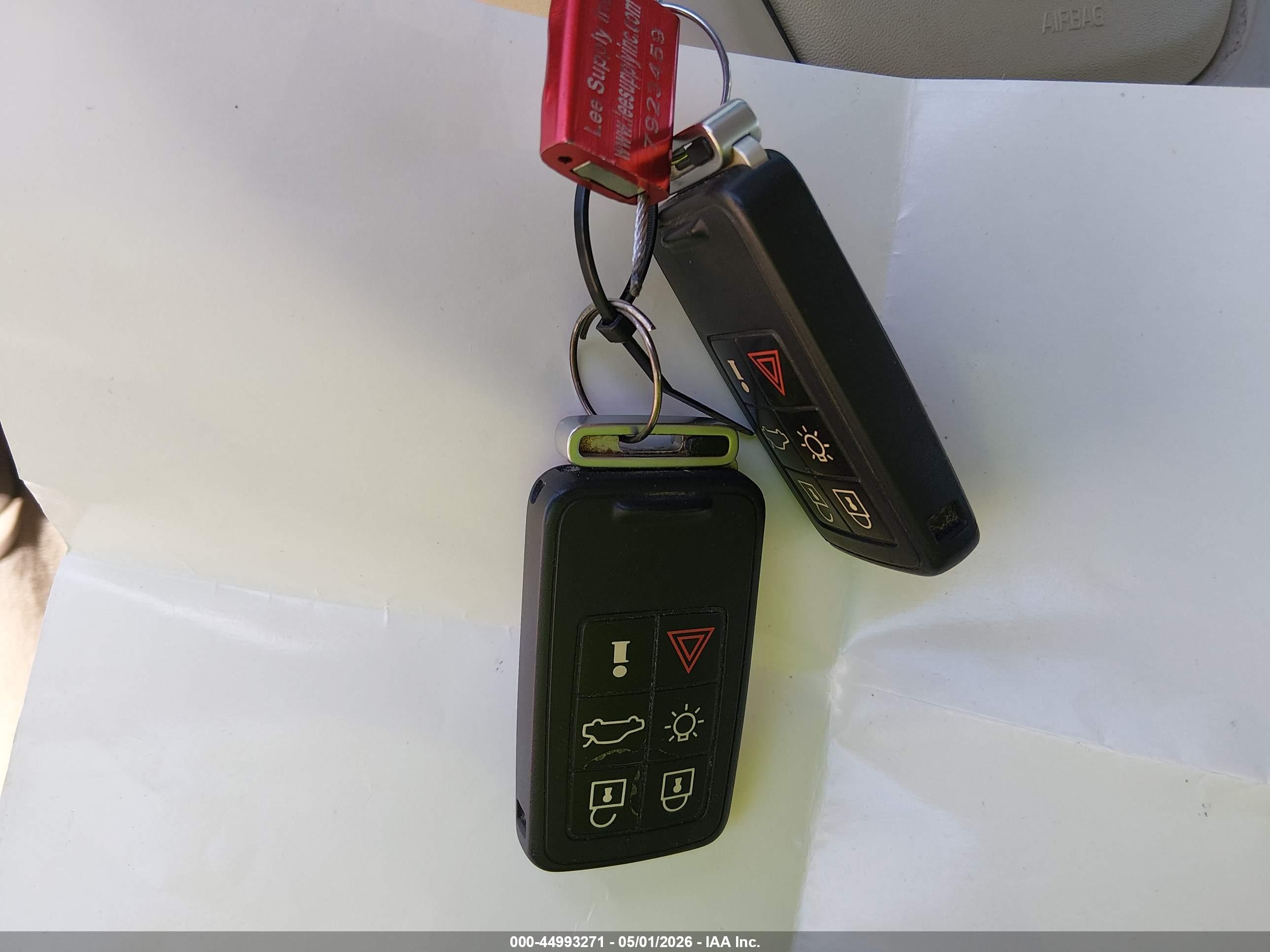 VOLVO XC70 image 11