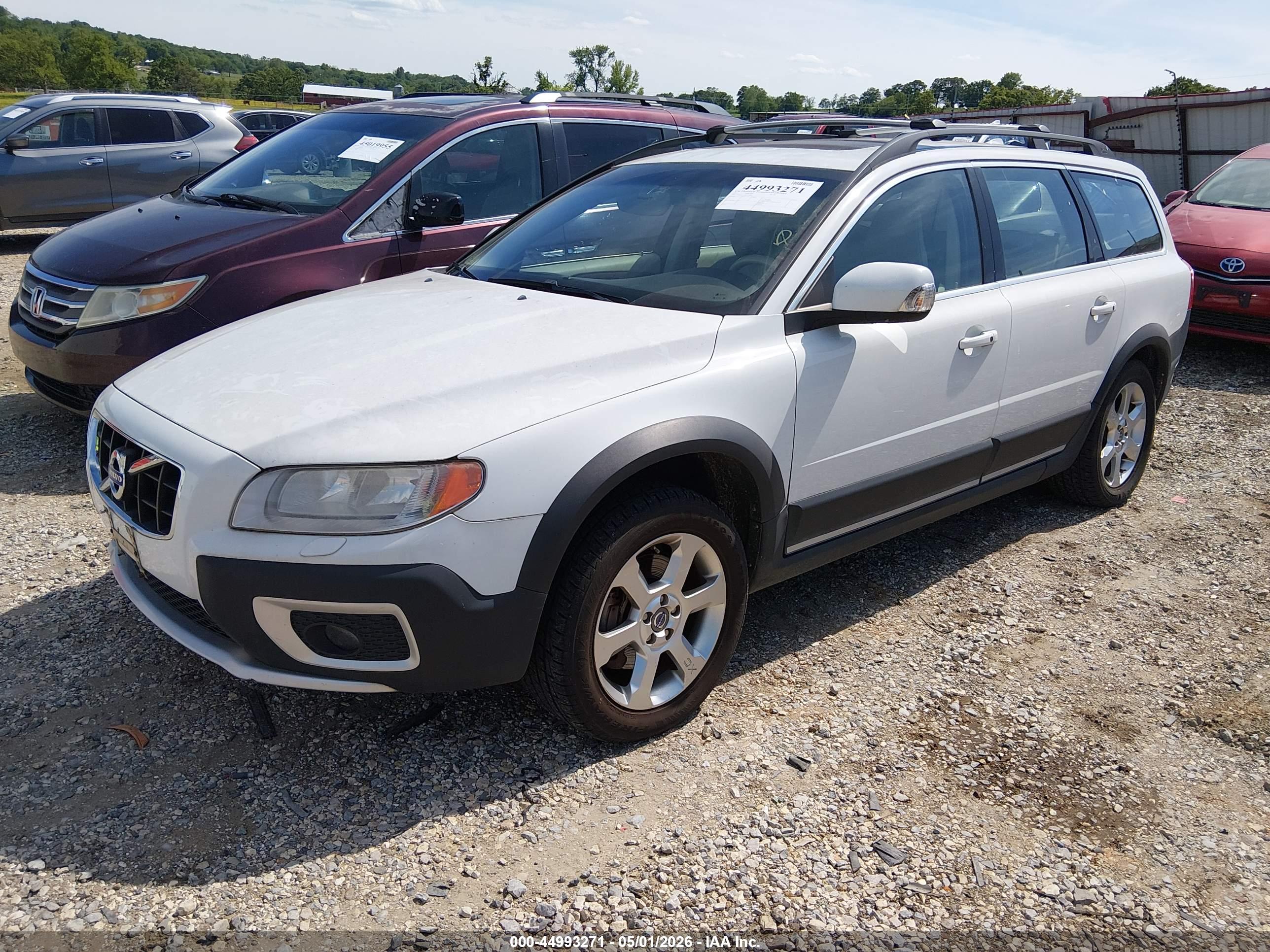VOLVO XC70 image 2