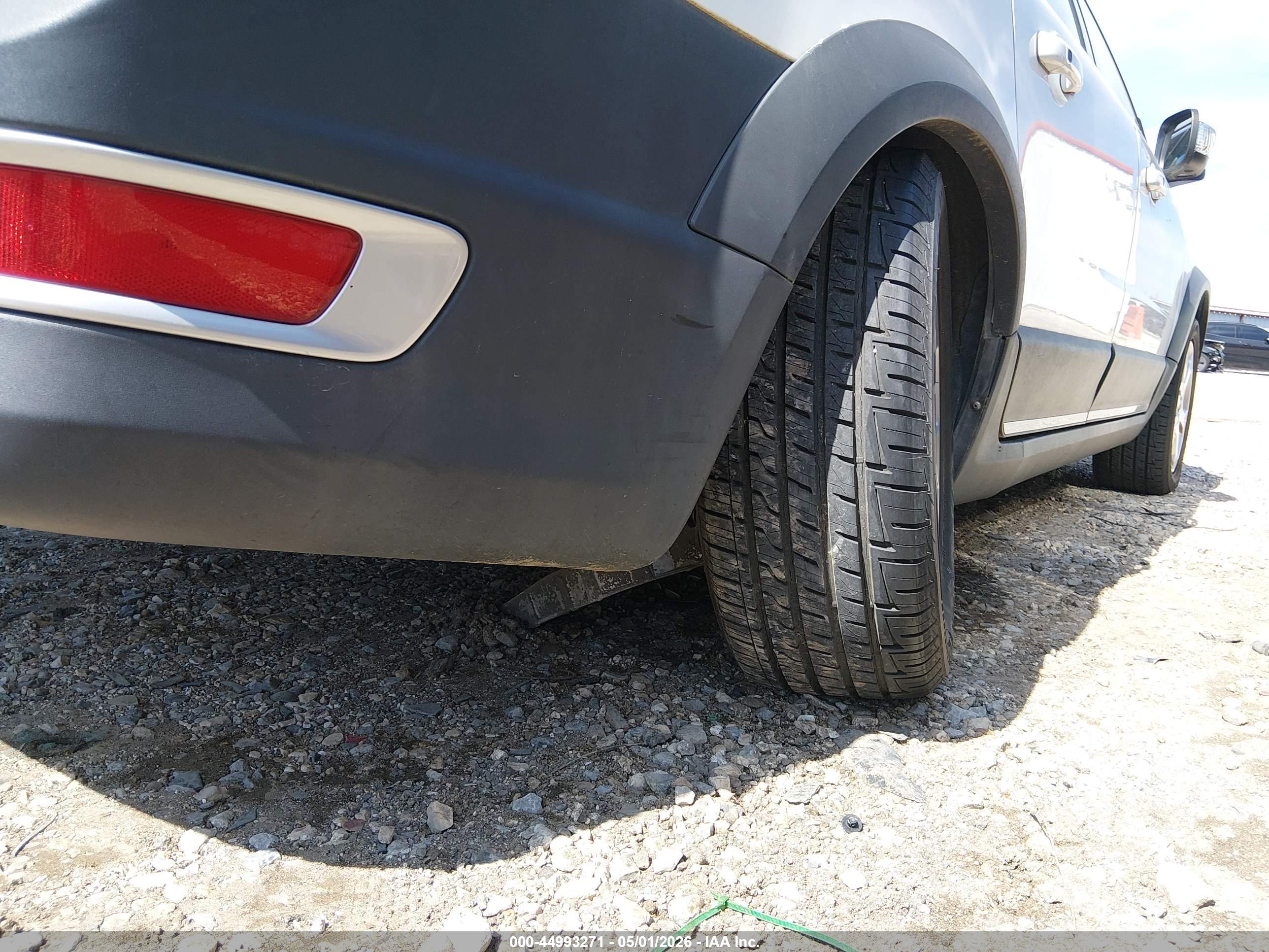 VOLVO XC70 image 6