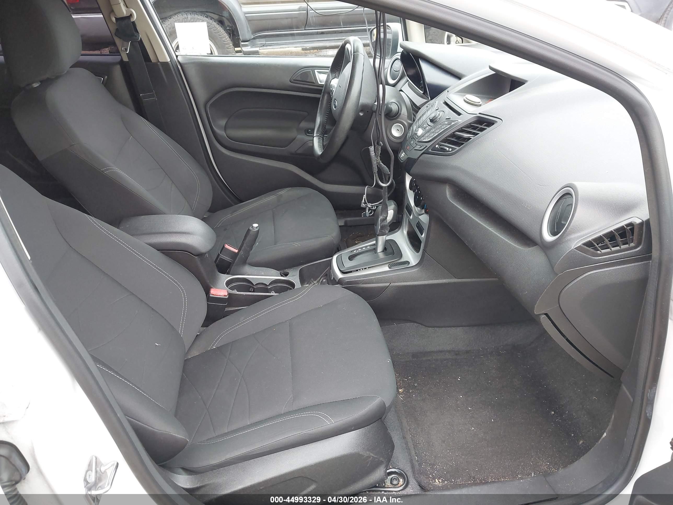 FORD FIESTA image 5