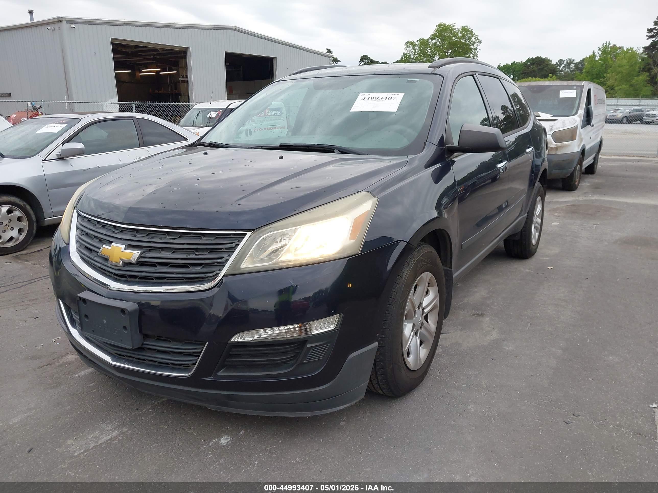CHEVROLET TRAVERSE image 2