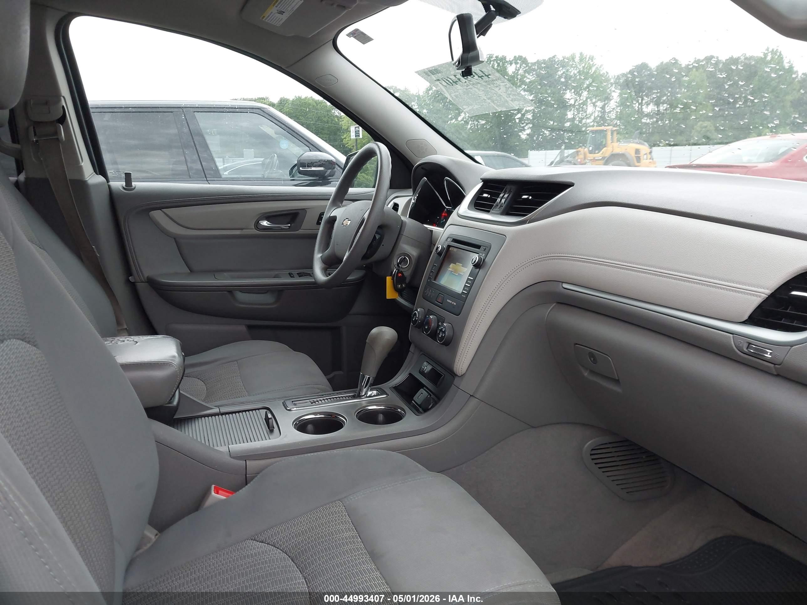 CHEVROLET TRAVERSE image 5