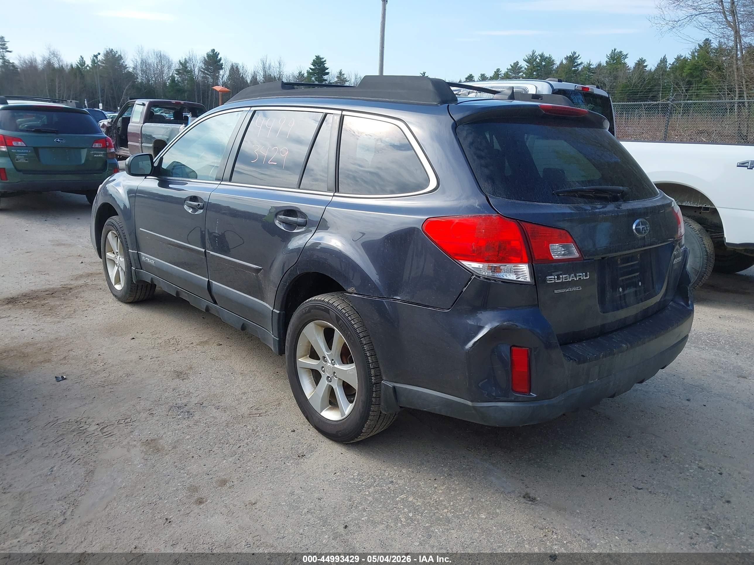 SUBARU OUTBACK image 3
