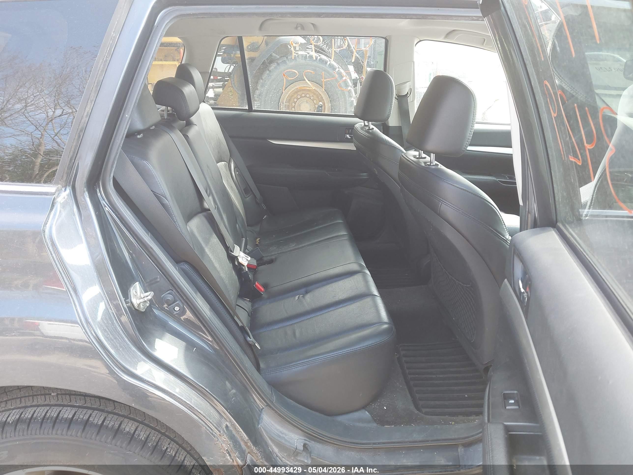 SUBARU OUTBACK image 8