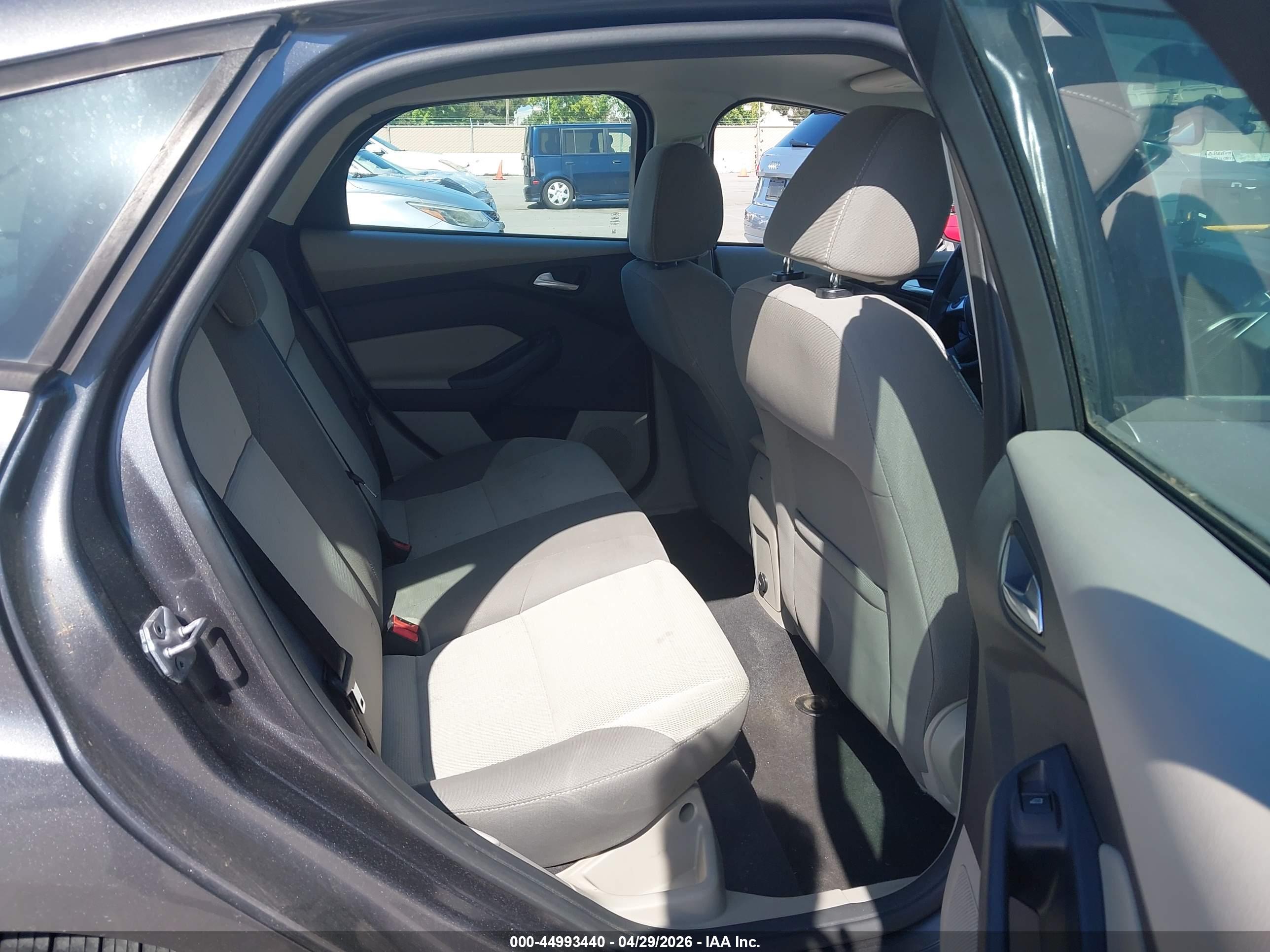 FORD FOCUS image 8