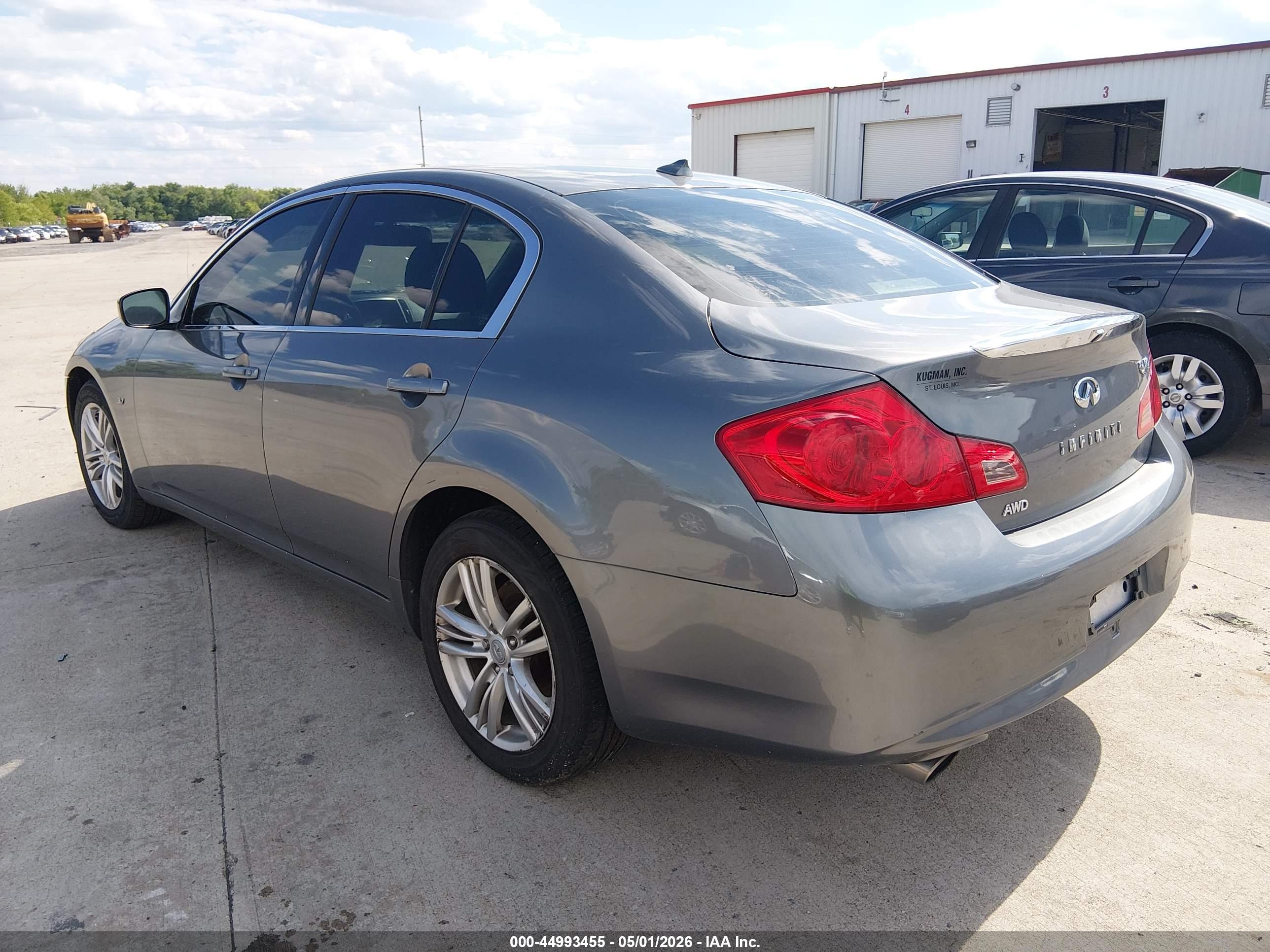 INFINITI Q40 image 3