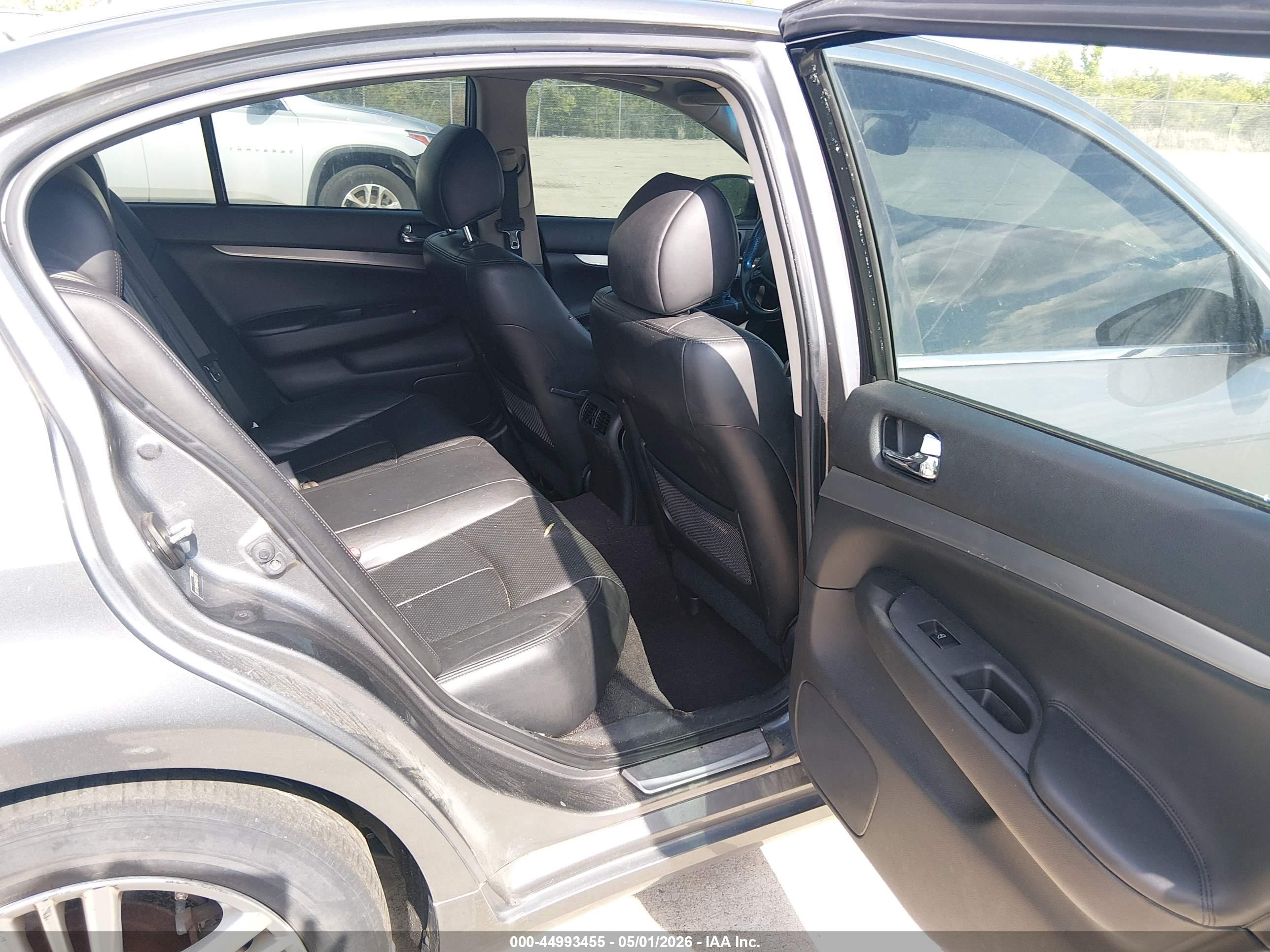 INFINITI Q40 image 8