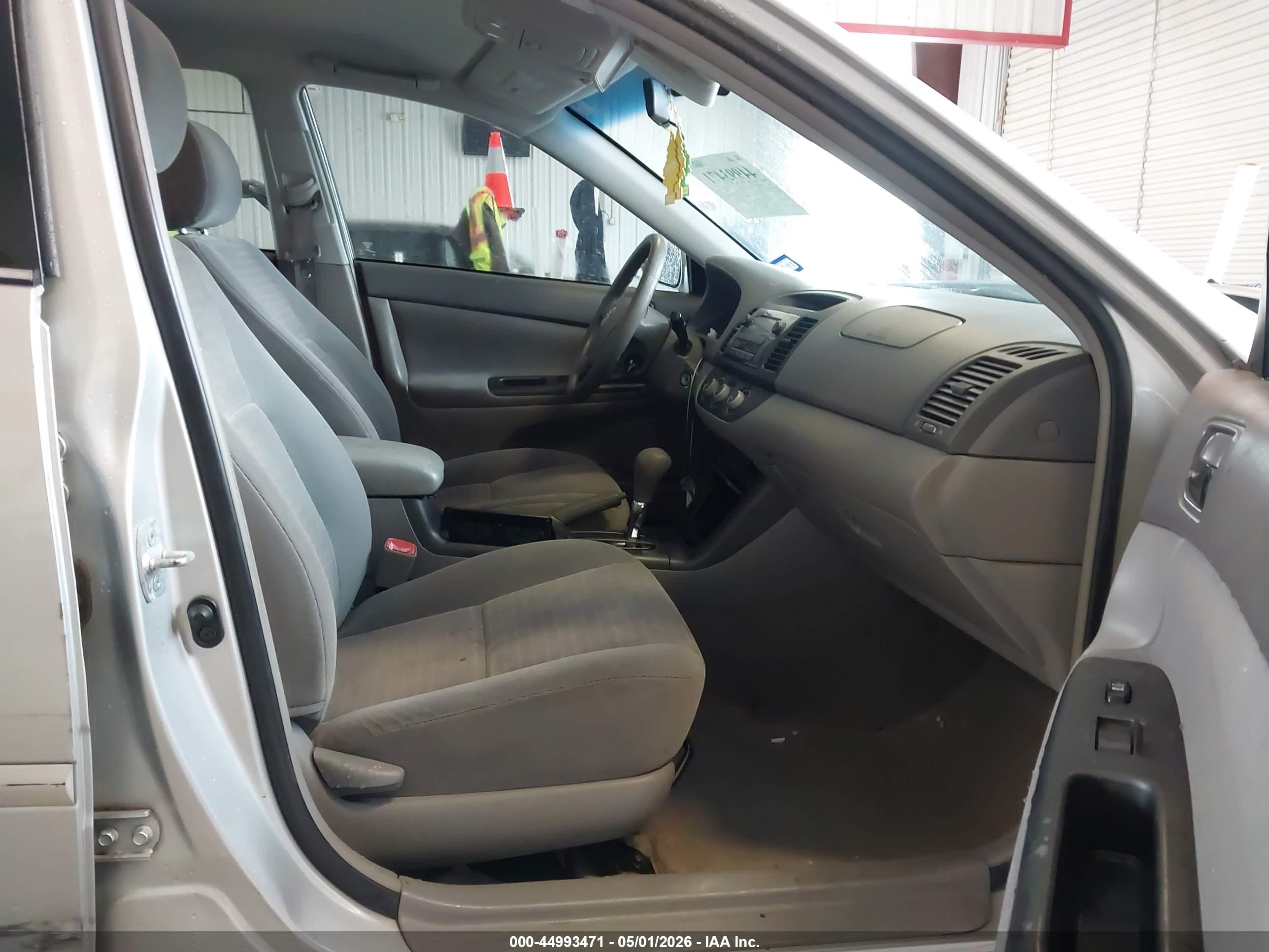 TOYOTA CAMRY image 5