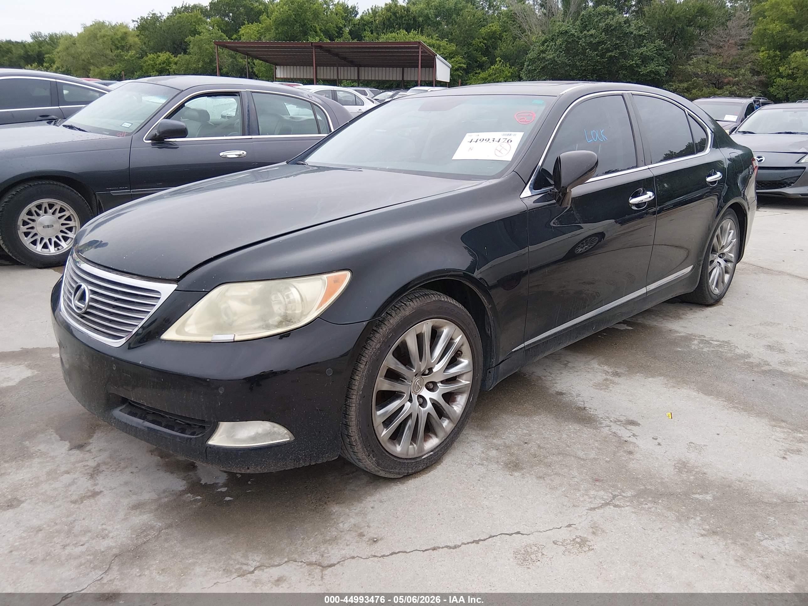 LEXUS LS image 2